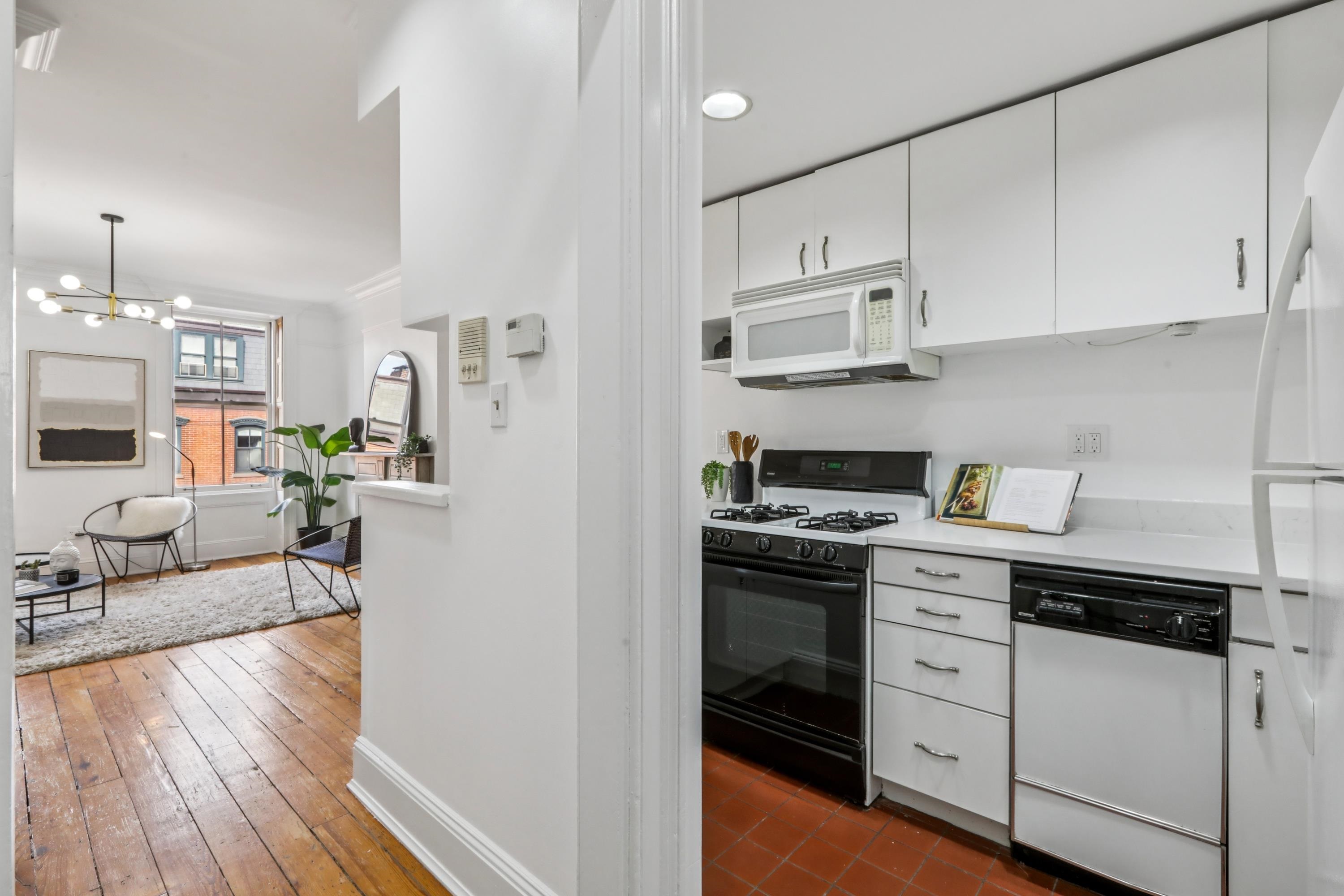 299 8TH ST Unit: 3L