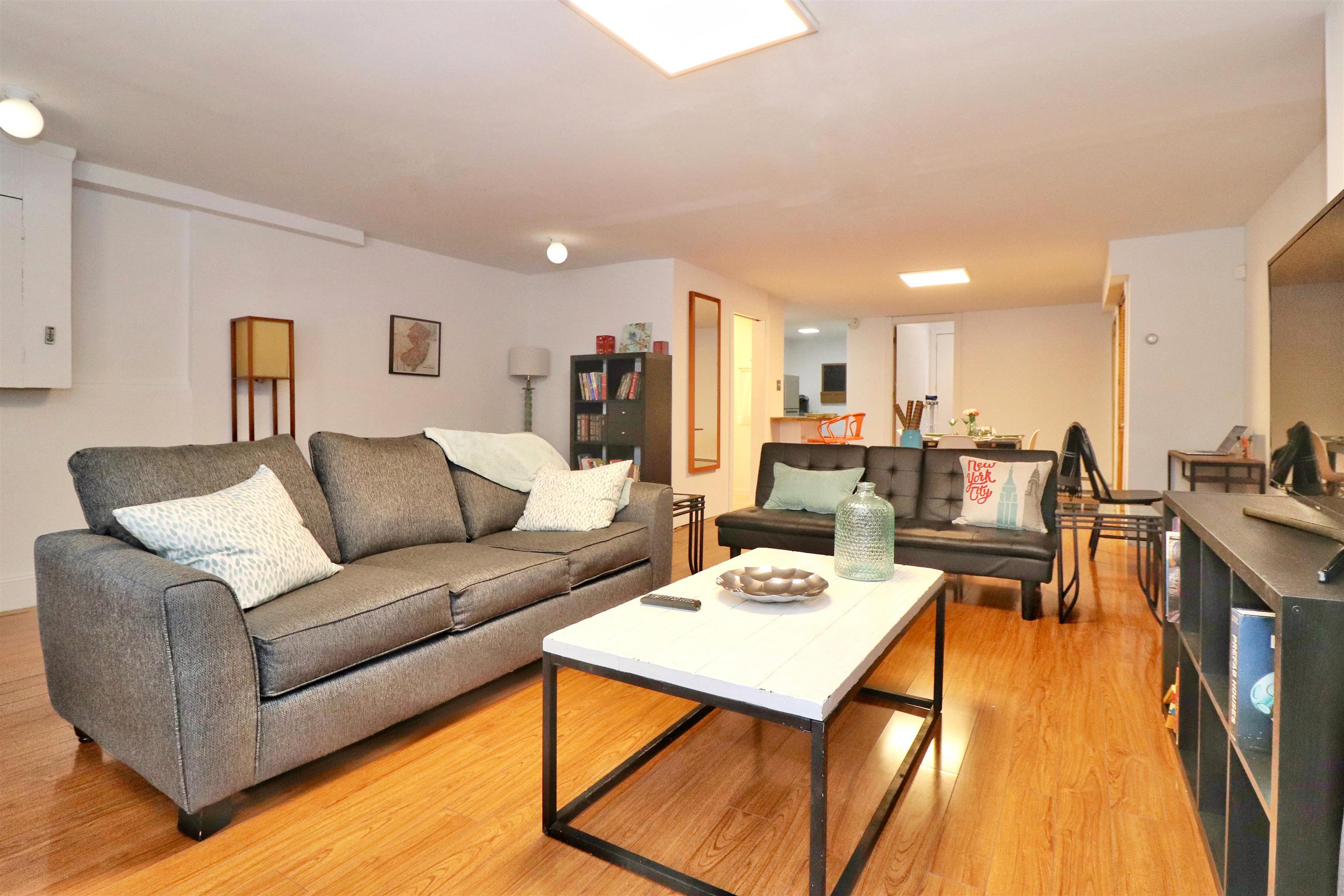 6 MAGNOLIA AVE