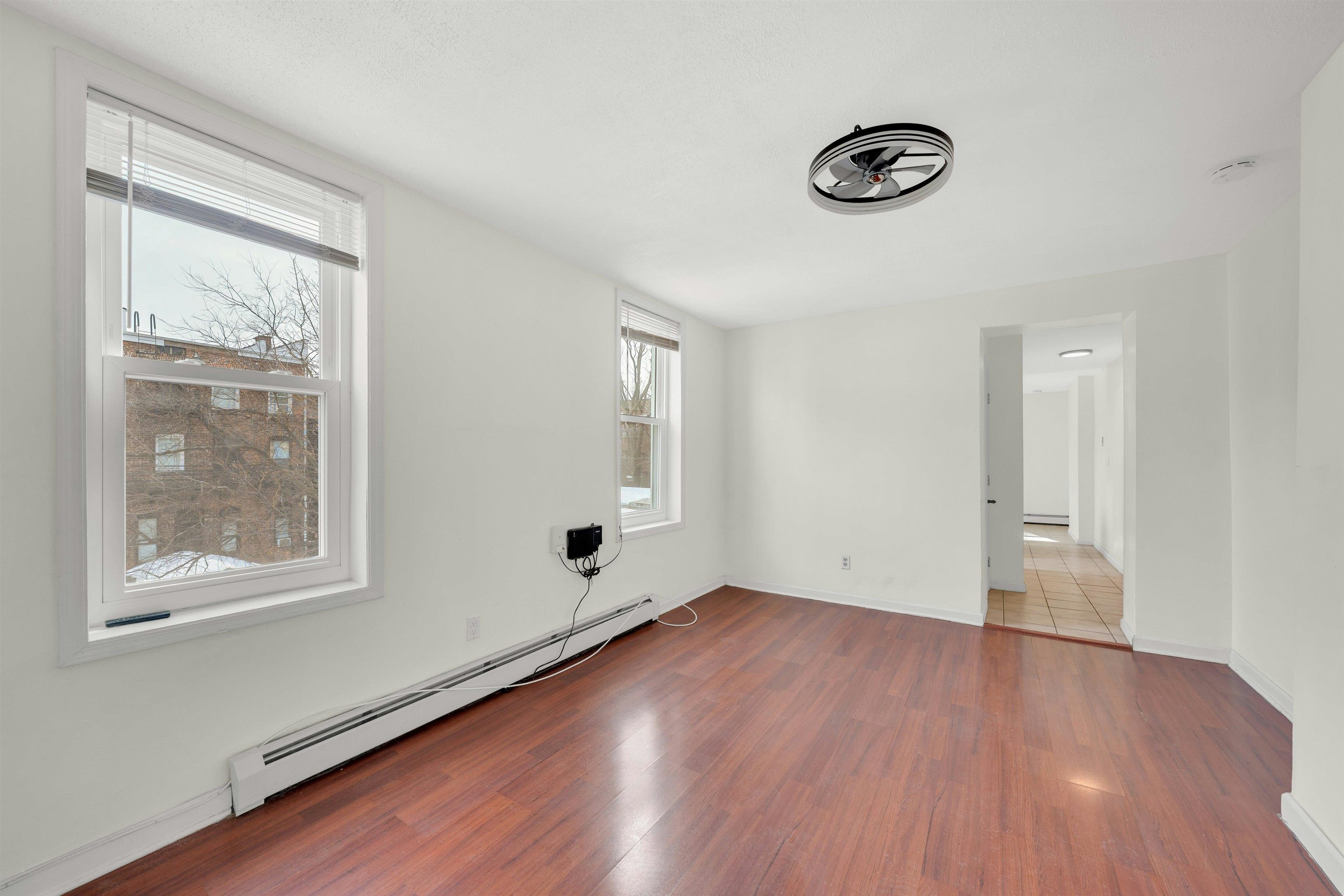 811 MONTGOMERY ST Unit: 2L