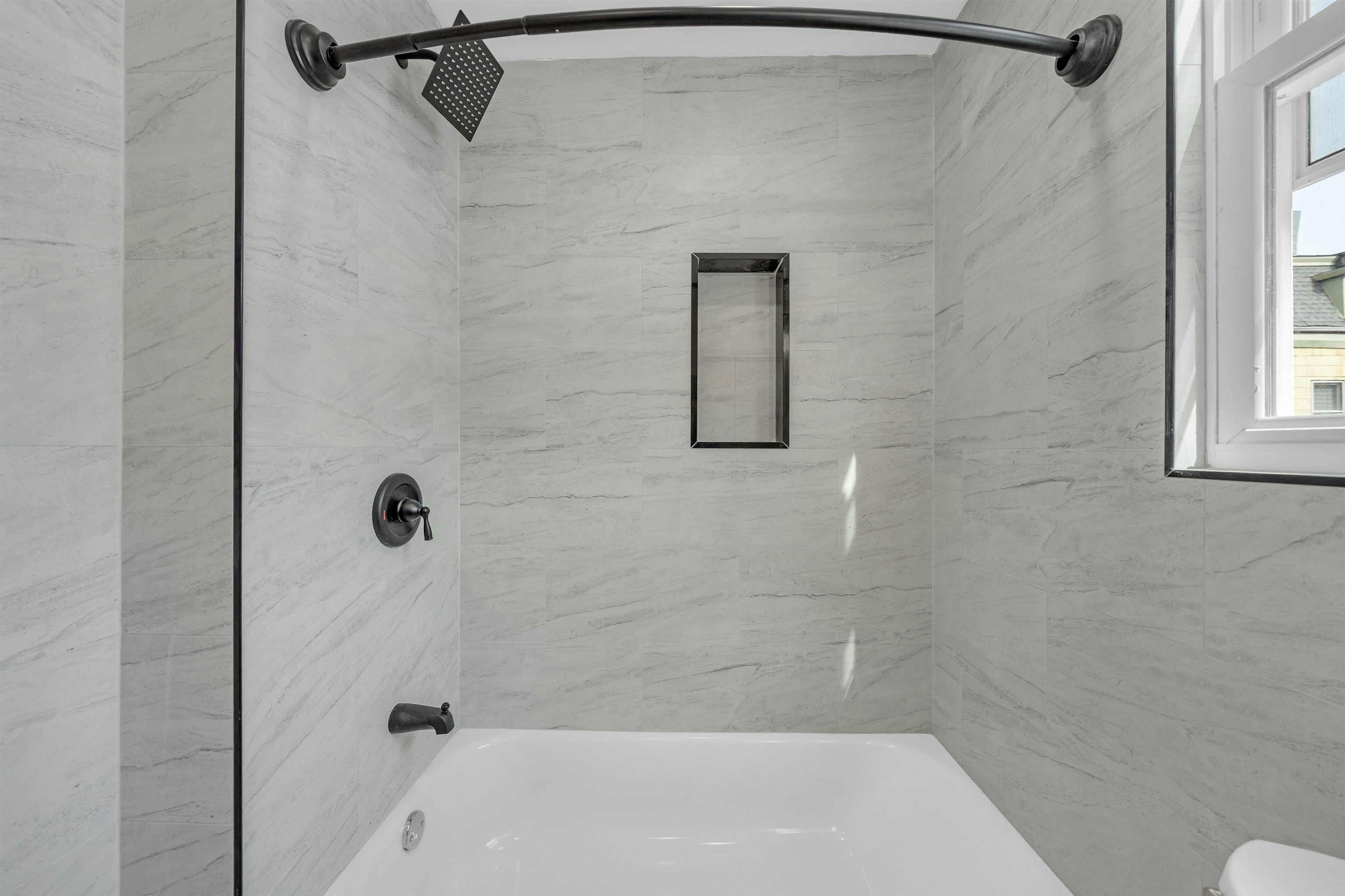 811 MONTGOMERY ST Unit: 2L