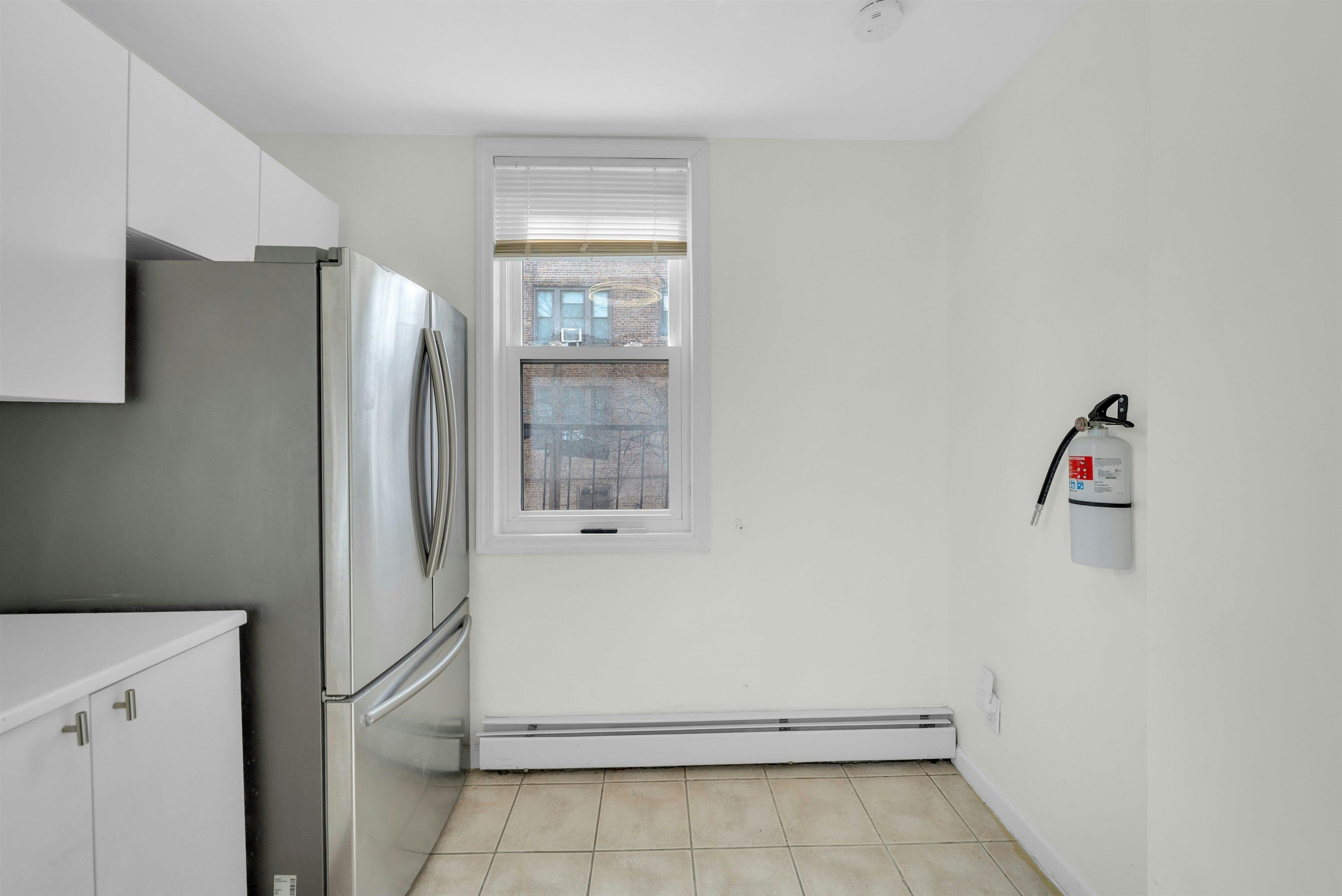 811 MONTGOMERY ST Unit: 2L