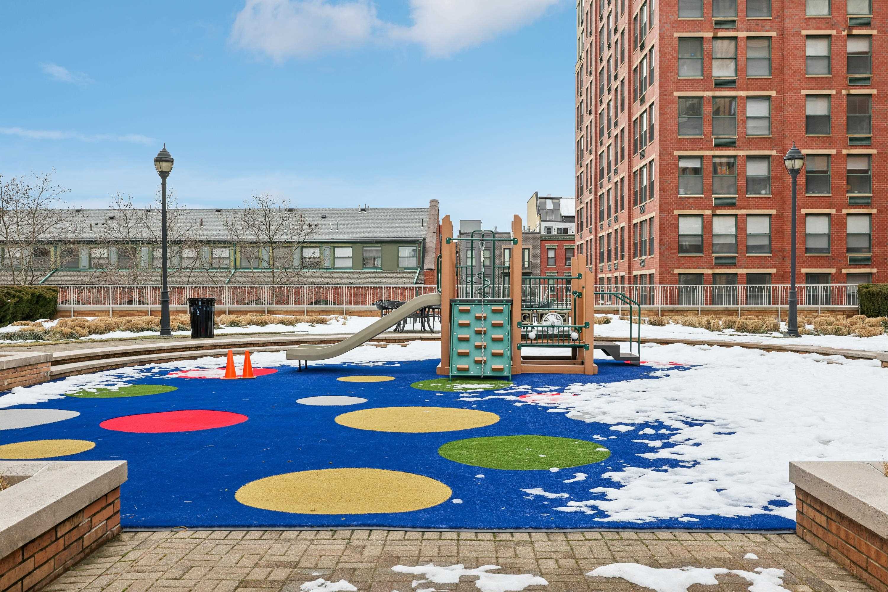 2 CONSTITUTION CT Unit: 503