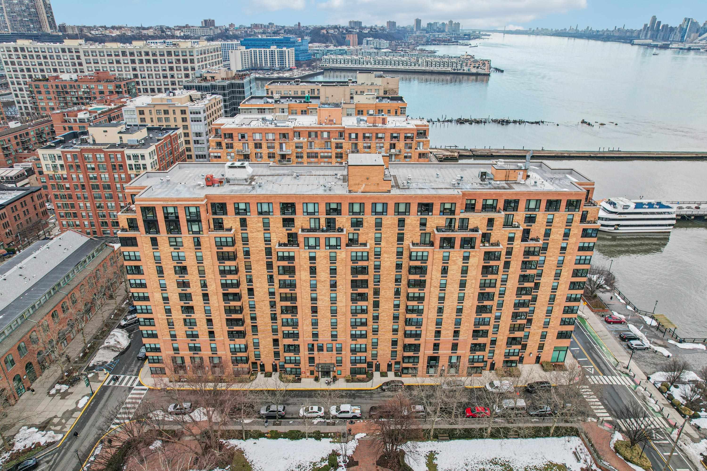 2 CONSTITUTION CT Unit: 503