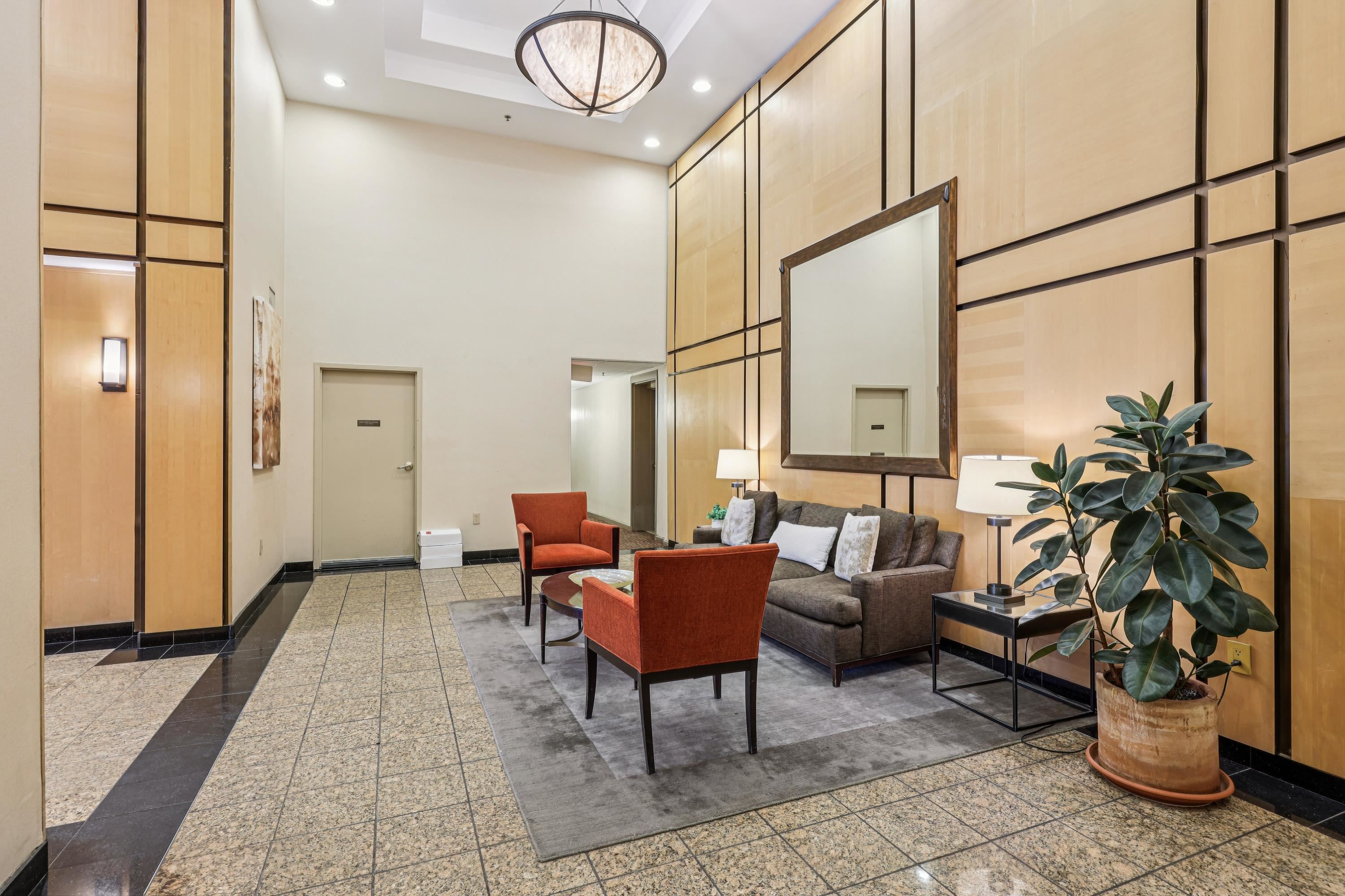 2 CONSTITUTION CT Unit: 503