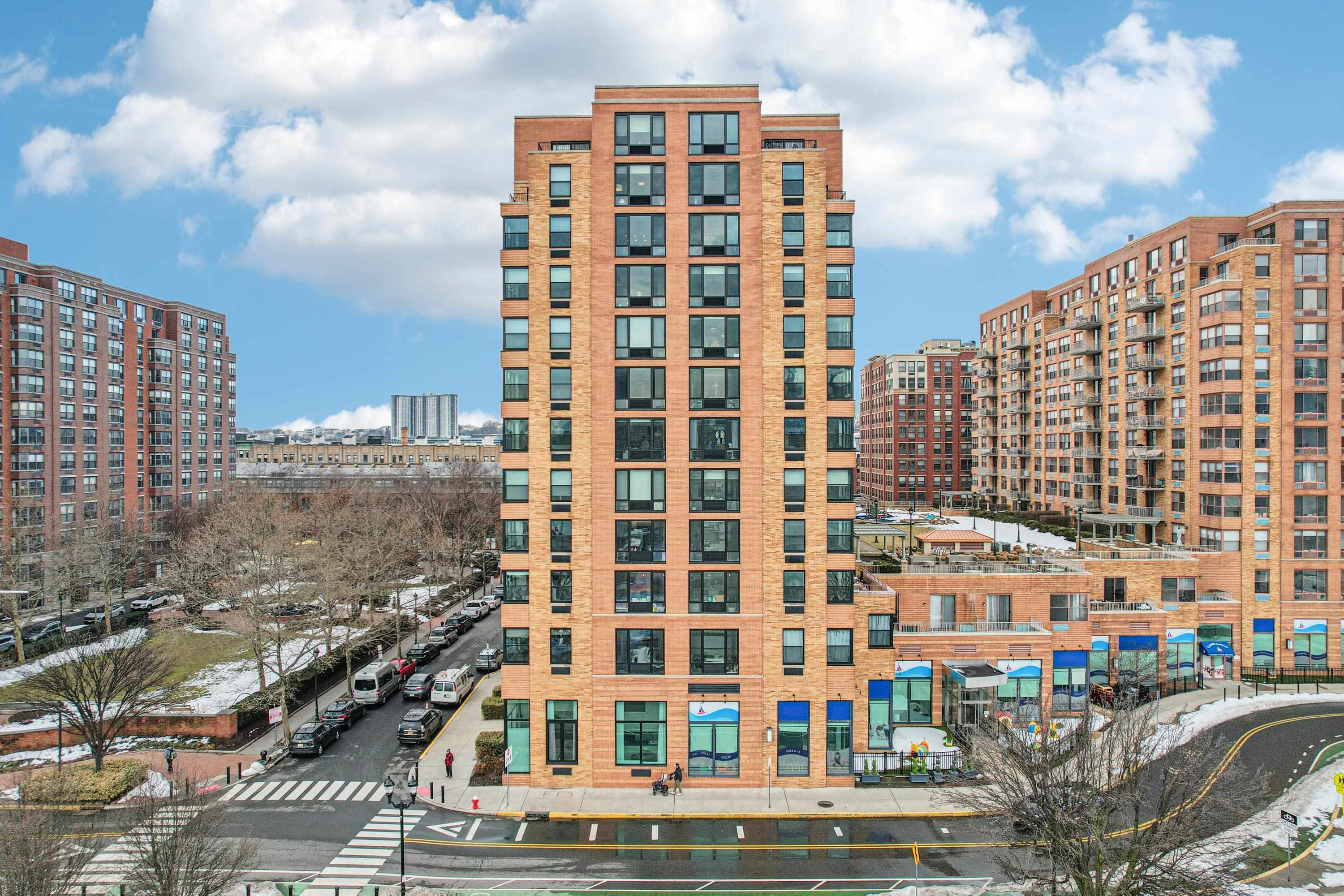 2 CONSTITUTION CT Unit: 503