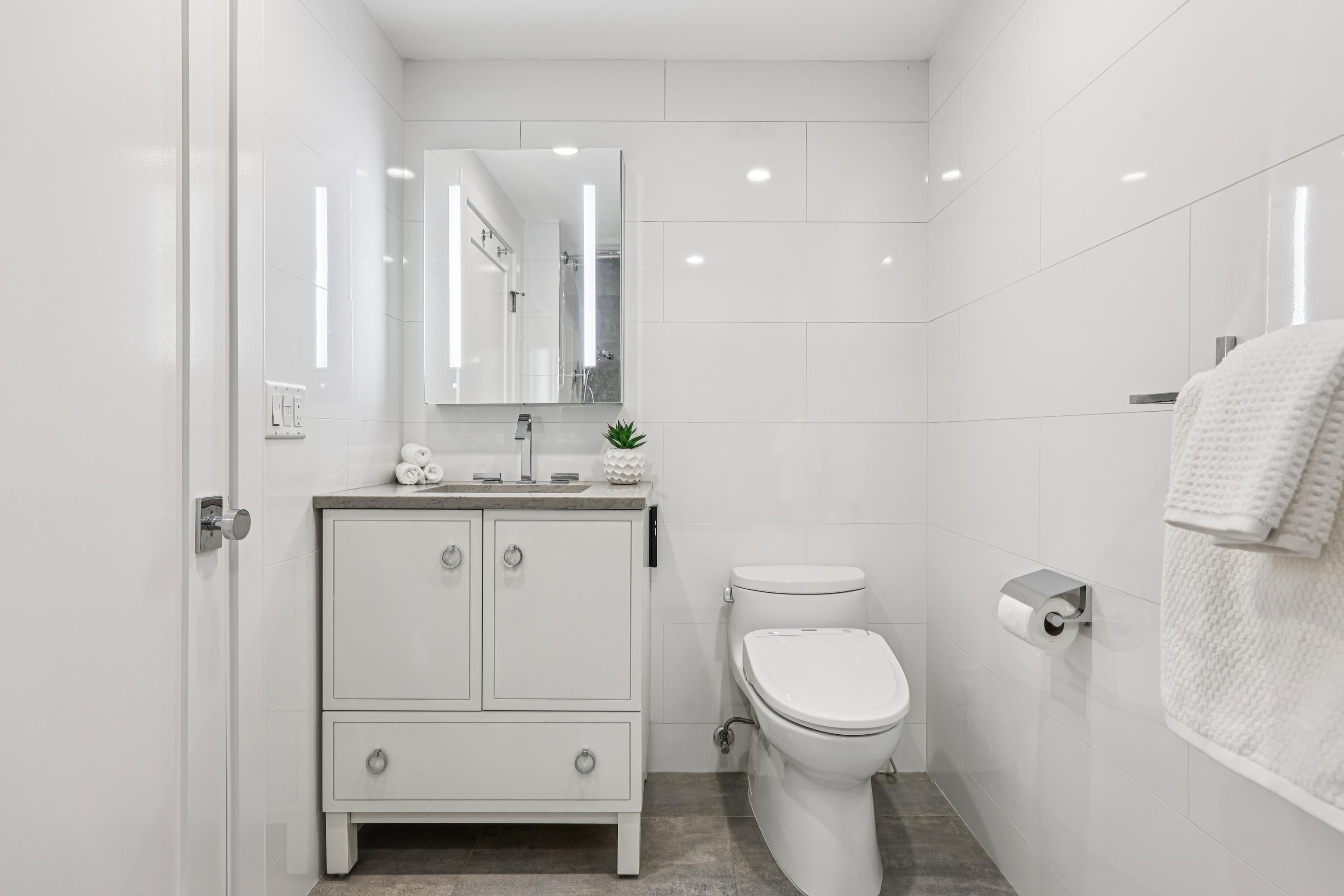 2 CONSTITUTION CT Unit: 503