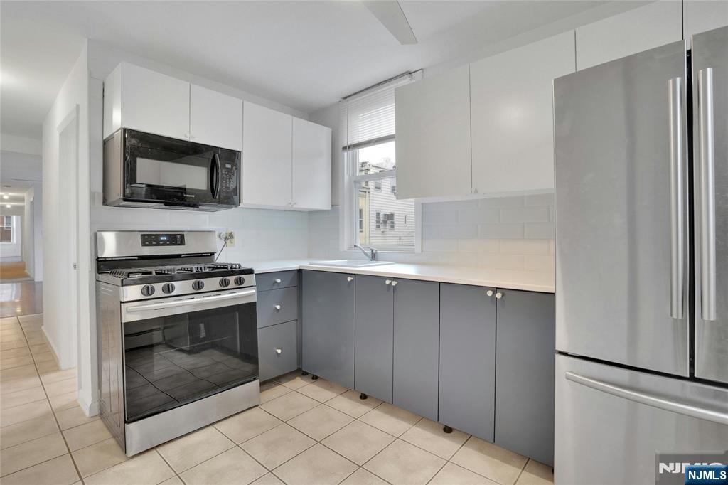 811 Montgomery Street 201