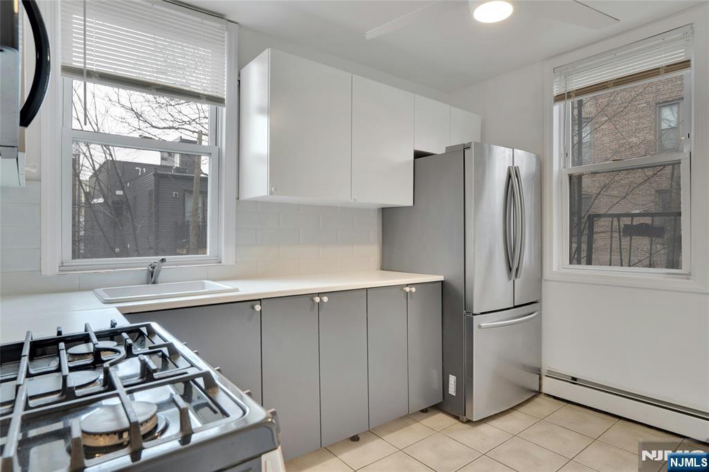 811 Montgomery Street 201