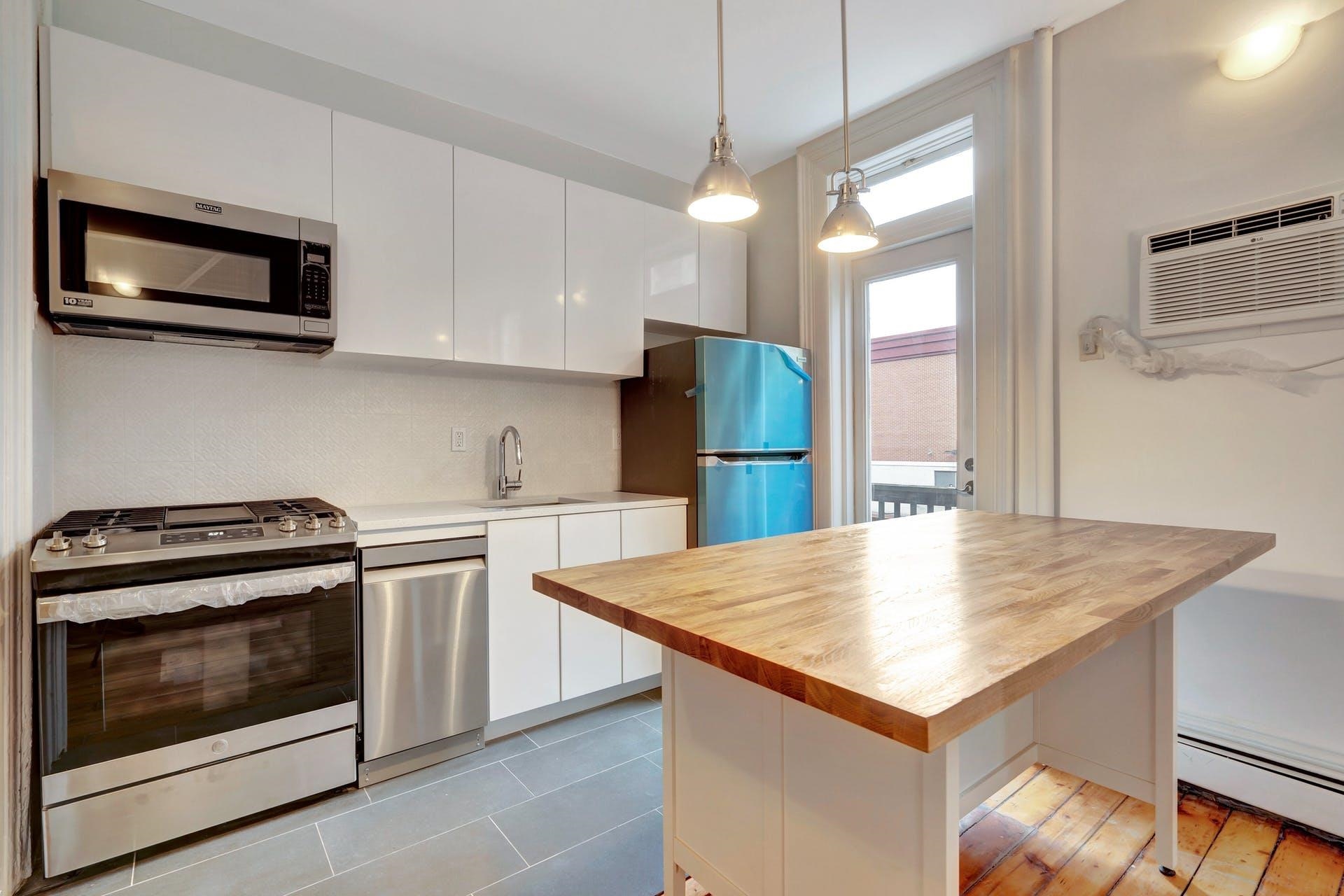 520 MANILA AVE Unit: 1