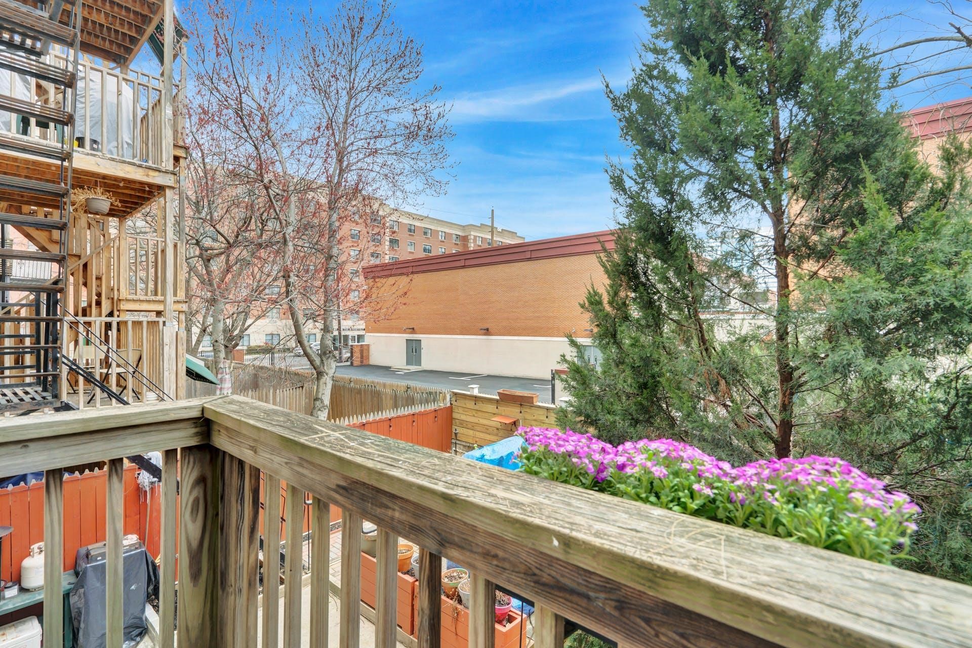 520 MANILA AVE Unit: 1