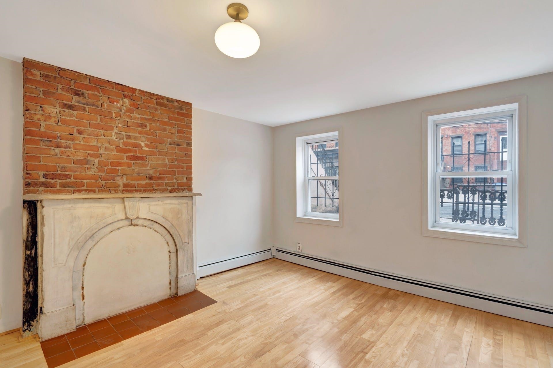 520 MANILA AVE Unit: 1