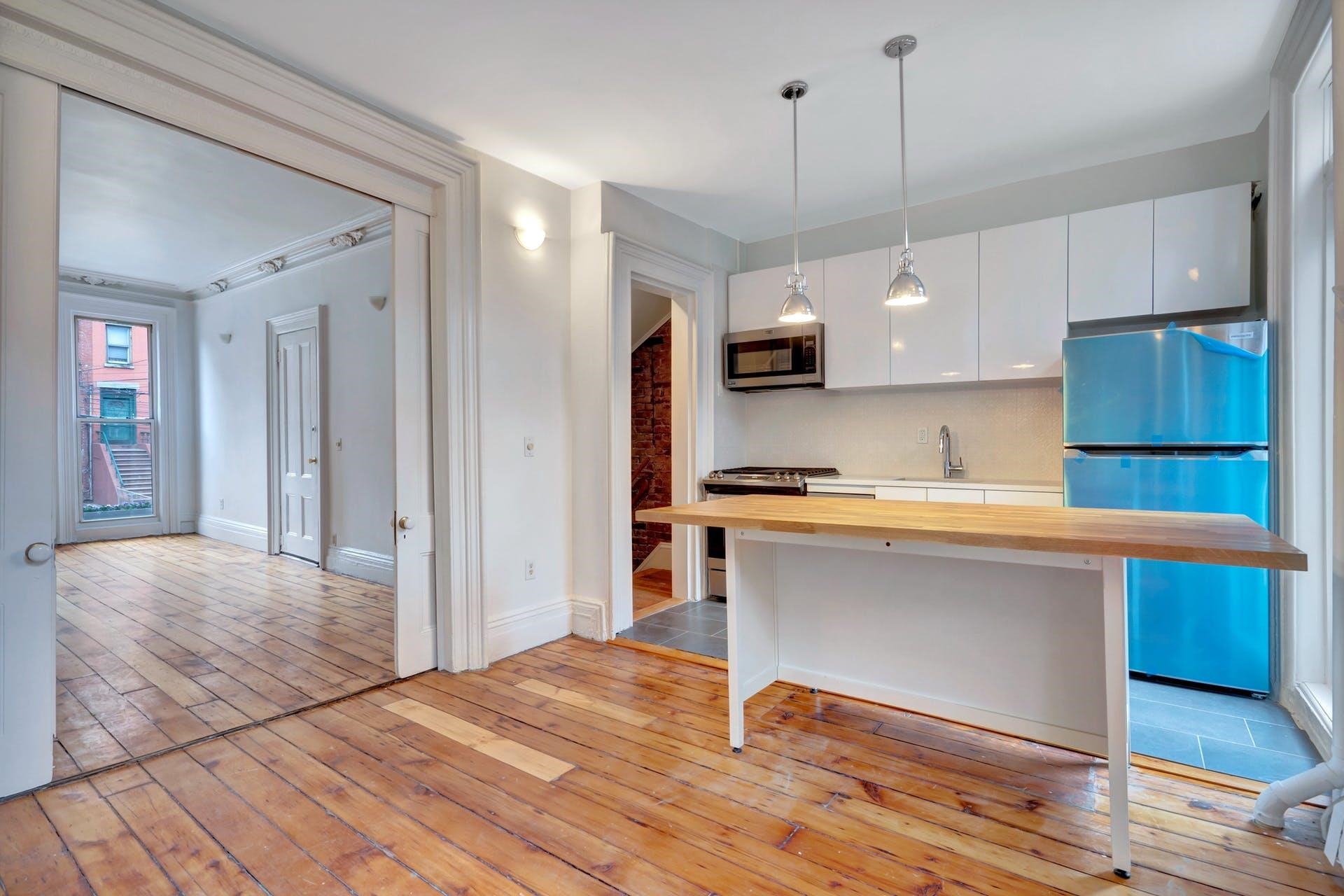 520 MANILA AVE Unit: 1