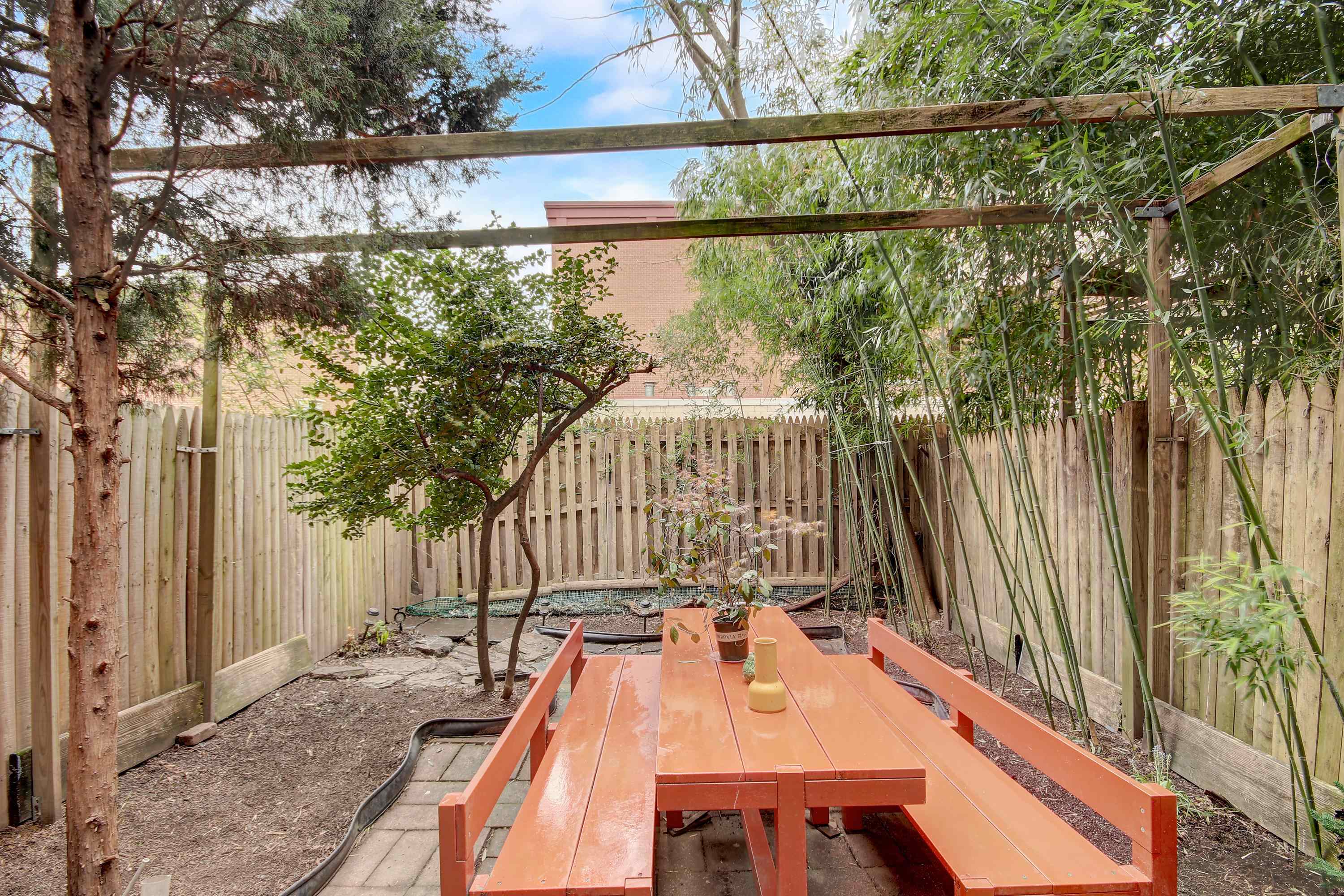 520 MANILA AVE Unit: 1