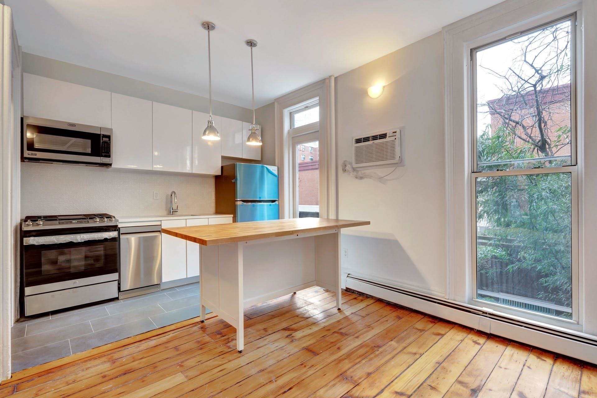 520 MANILA AVE Unit: 1