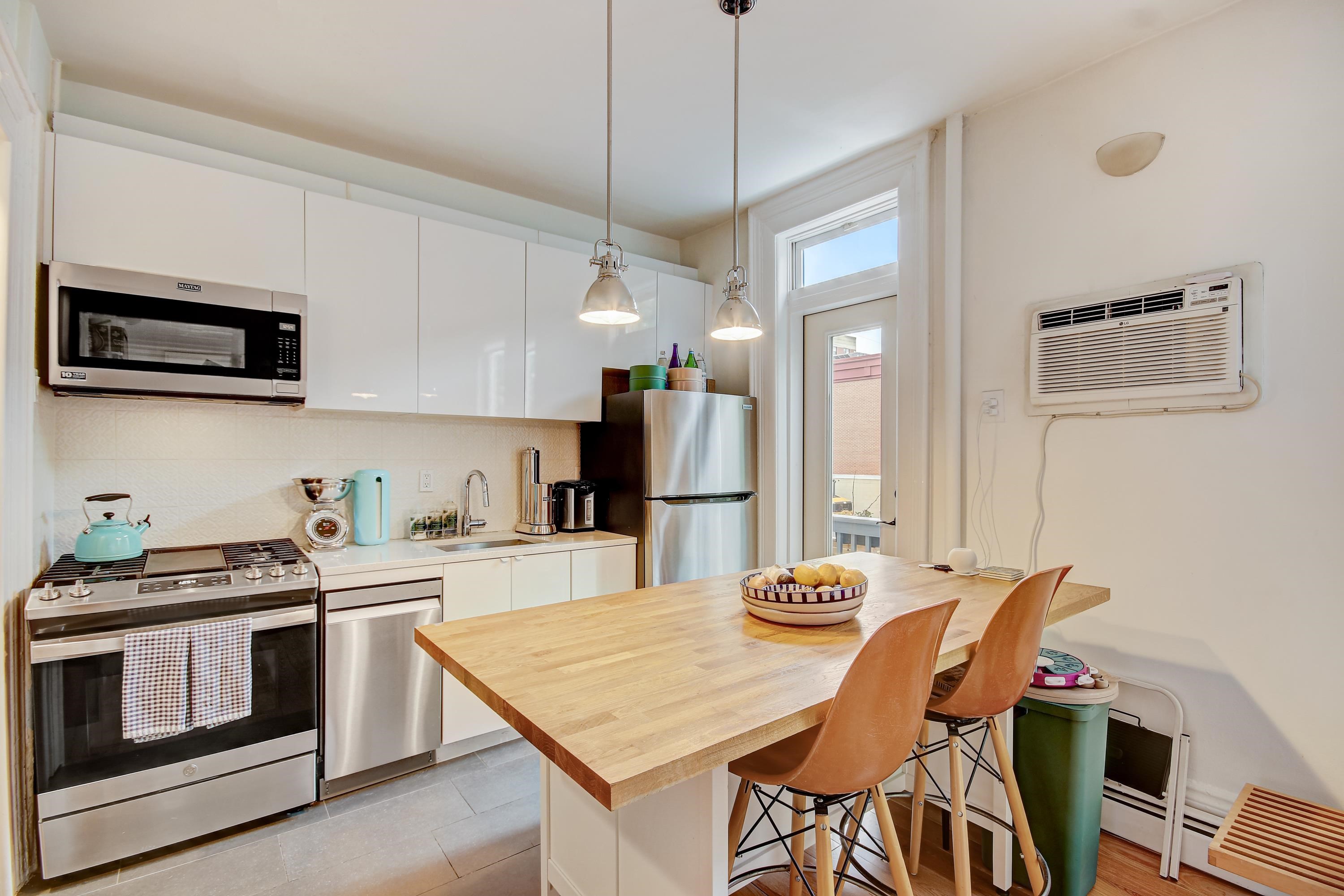 520 MANILA AVE Unit: 1