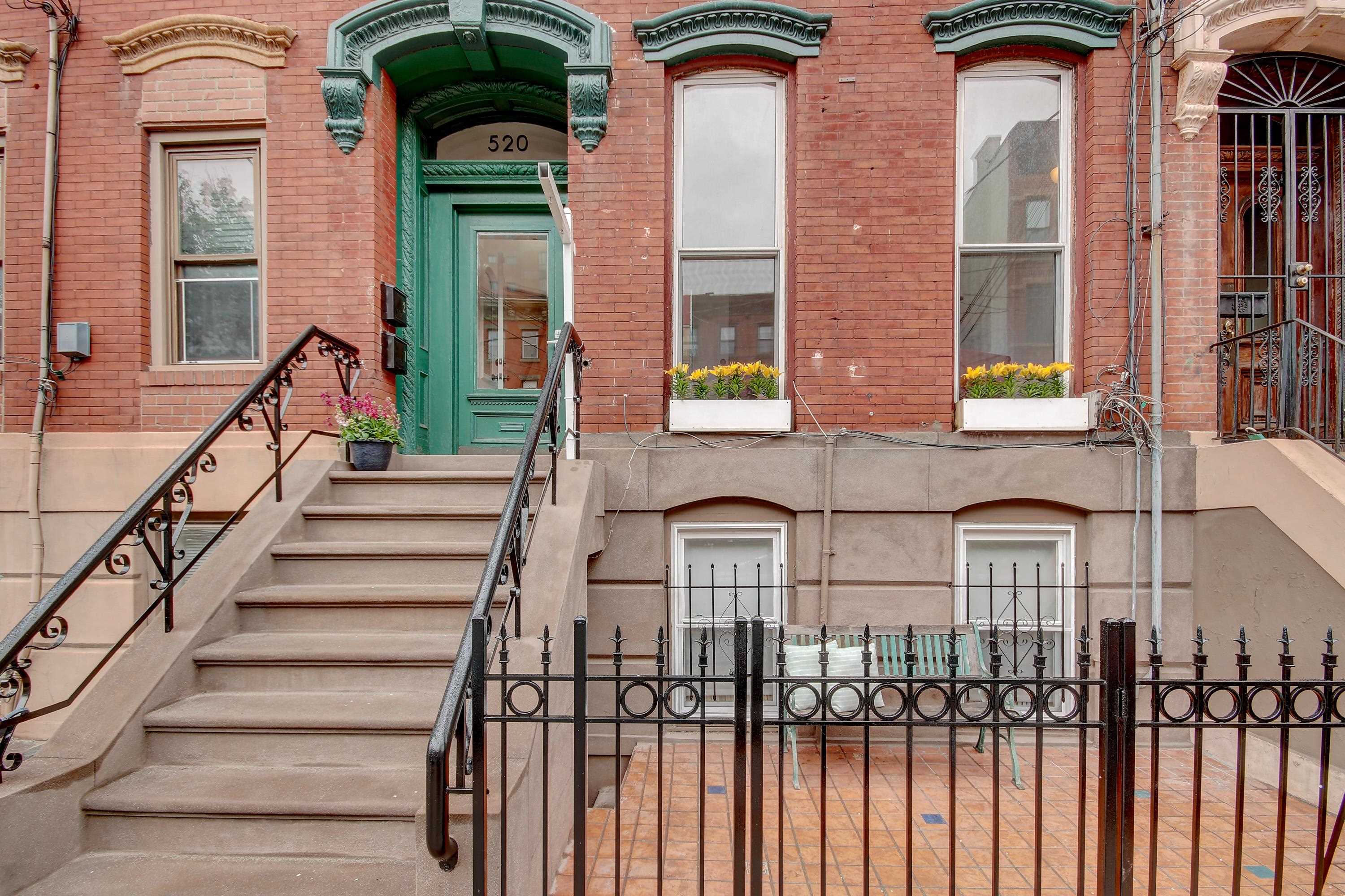 520 MANILA AVE Unit: 1