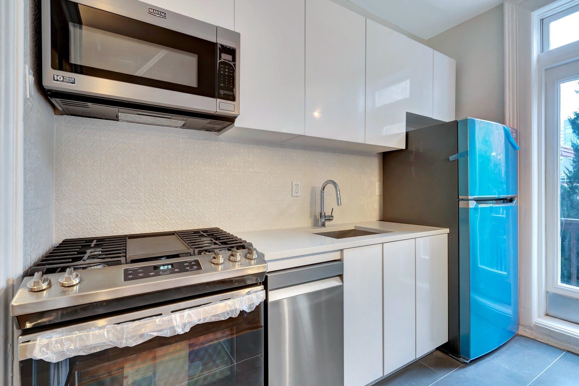 520 MANILA AVE Unit: 1