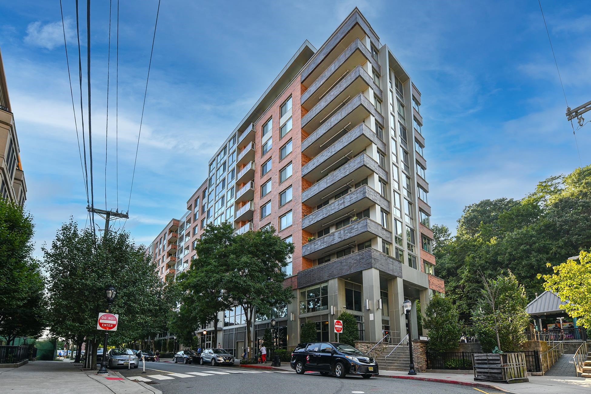 800 JACKSON ST Unit: 607