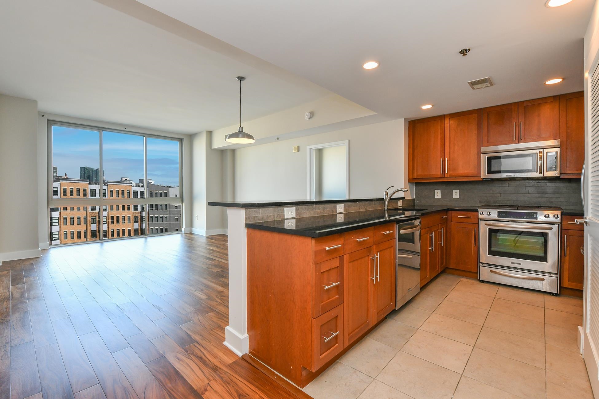 800 JACKSON ST Unit: 607