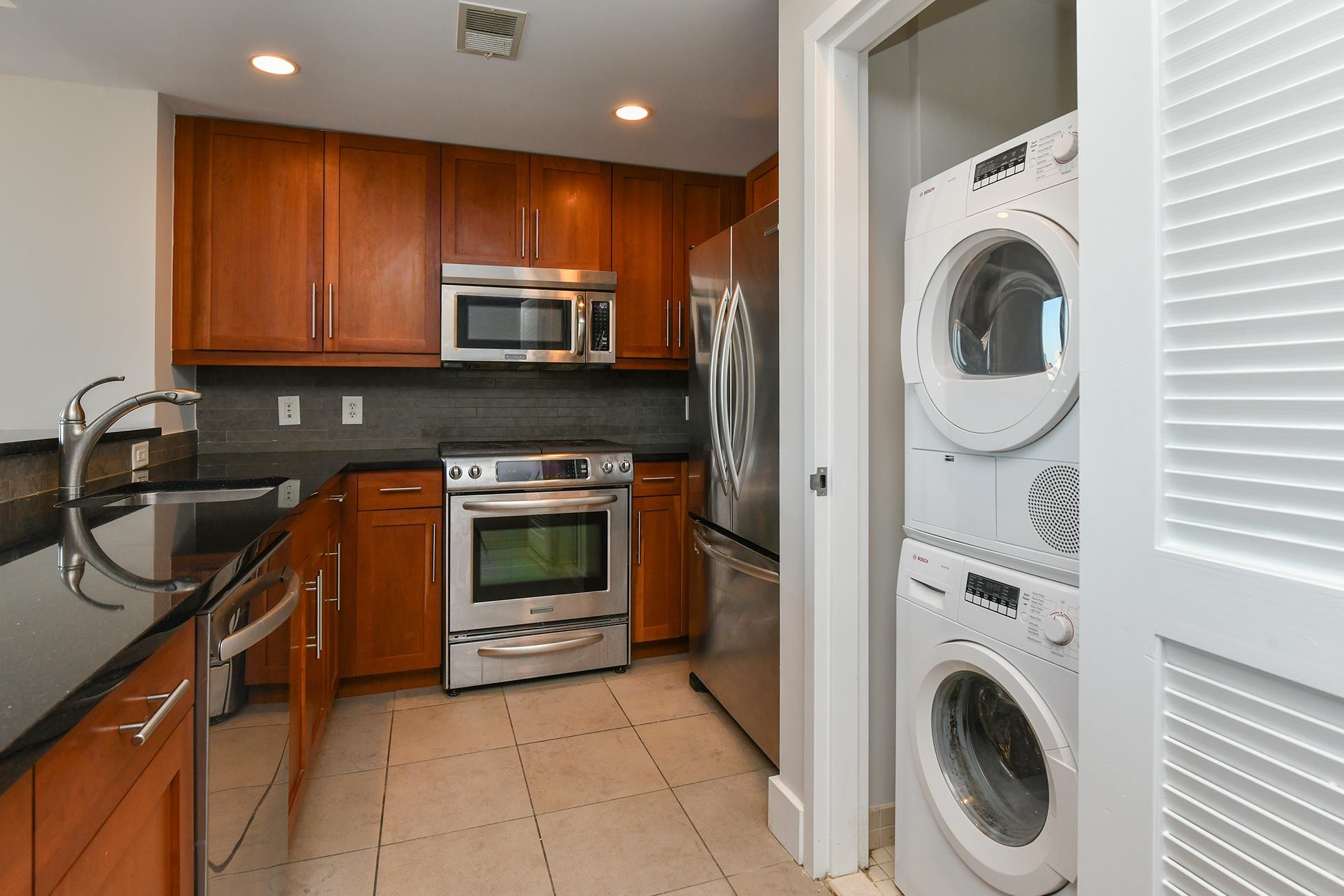 800 JACKSON ST Unit: 607