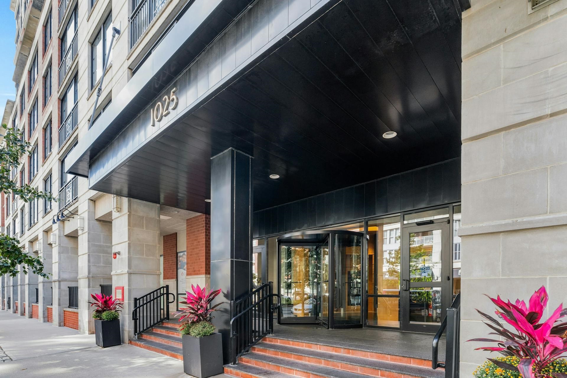 1025 MAXWELL LANE Unit: 1201