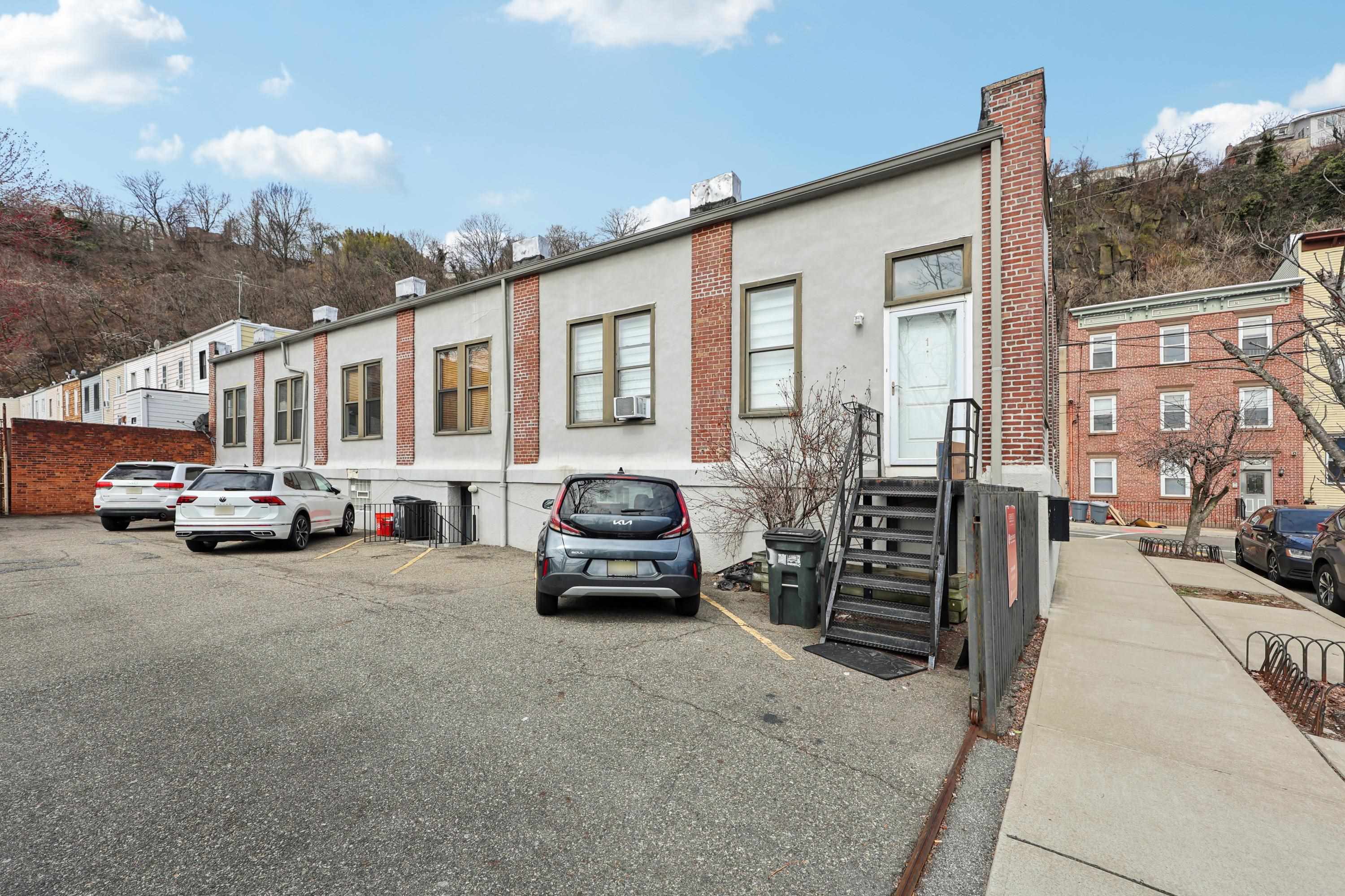 40 WEST 19TH ST Unit: 3