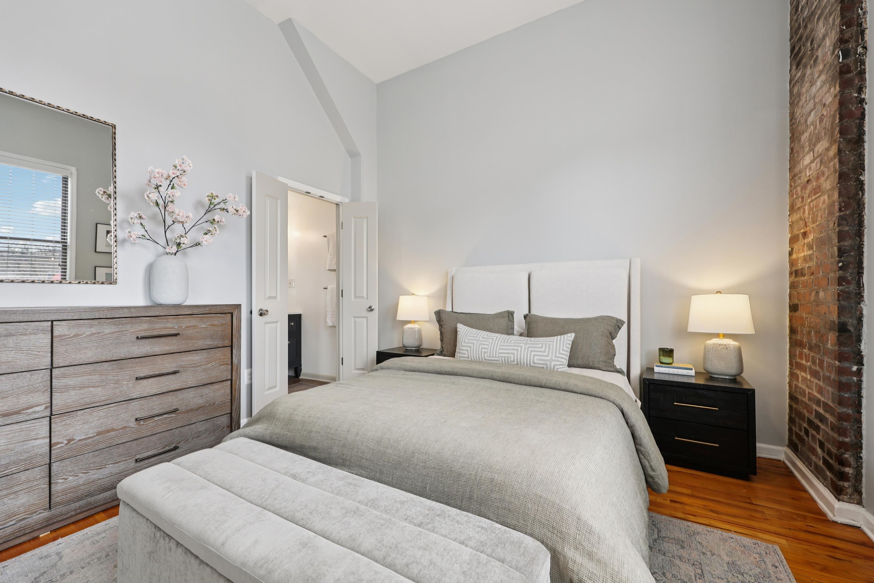 40 WEST 19TH ST Unit: 3