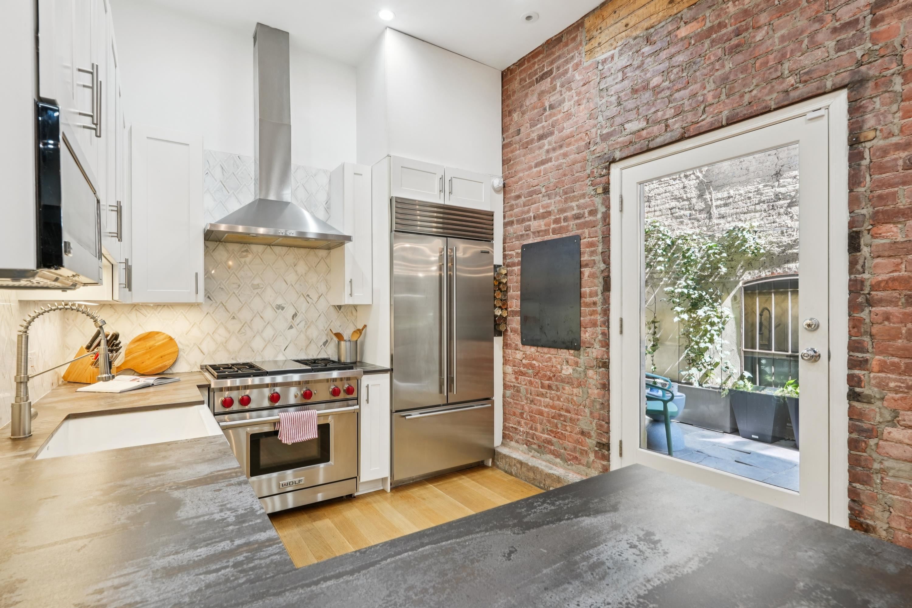 260 1ST ST Unit: 1B