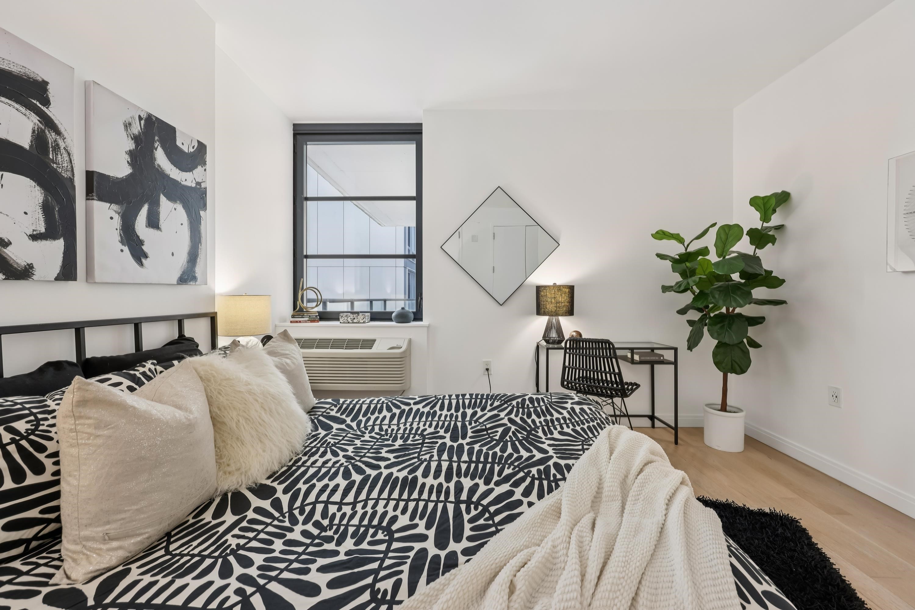 160 1ST ST Unit: 1013