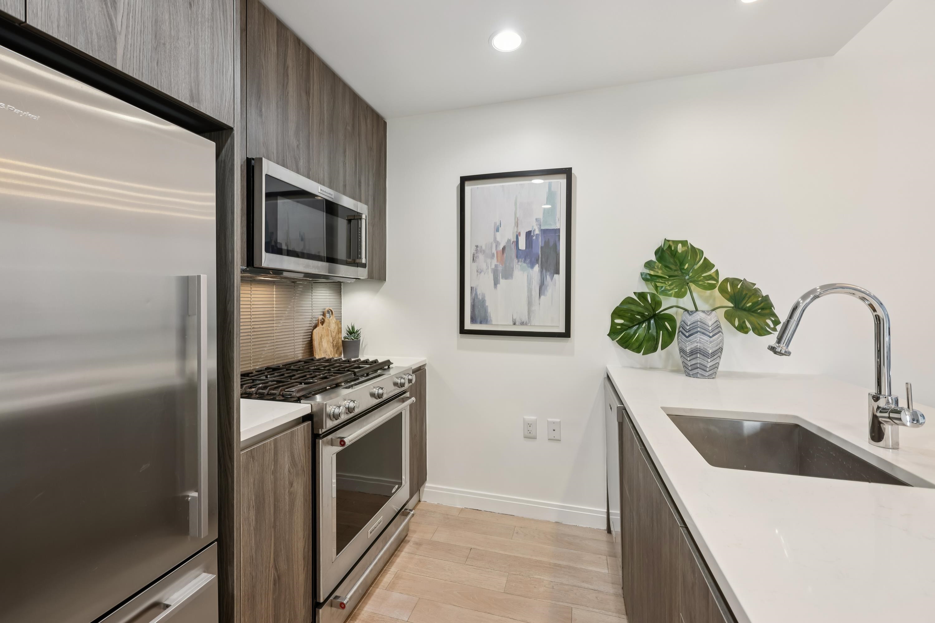 160 1ST ST Unit: 1013