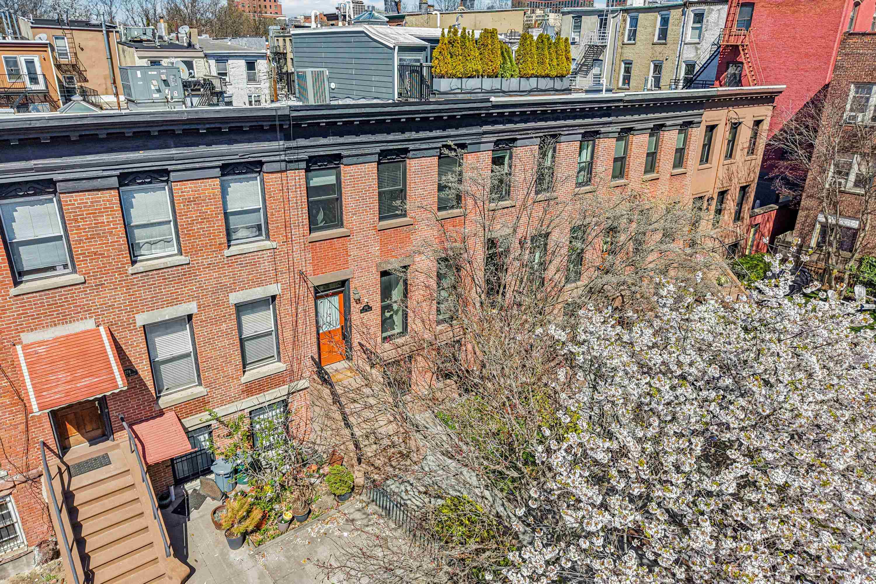 274 4TH ST