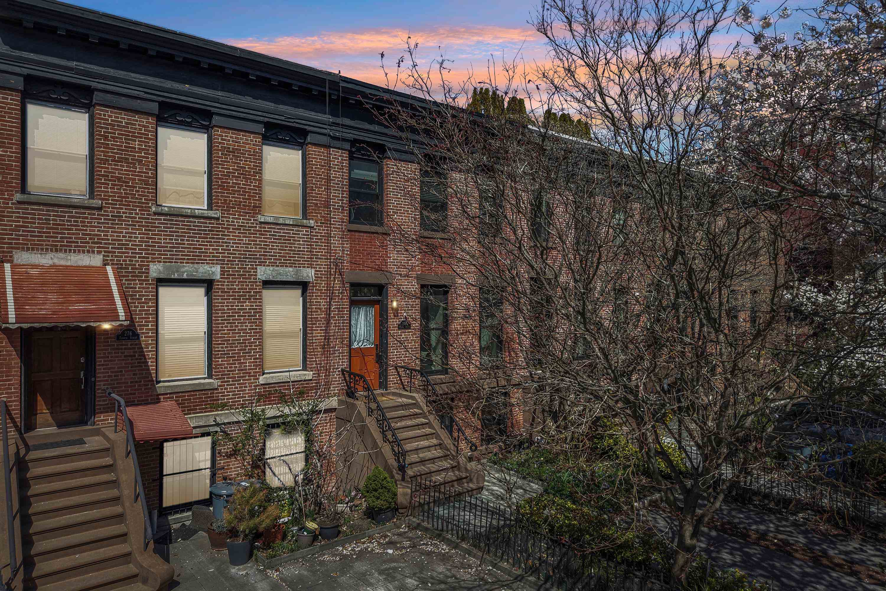 274 4TH ST