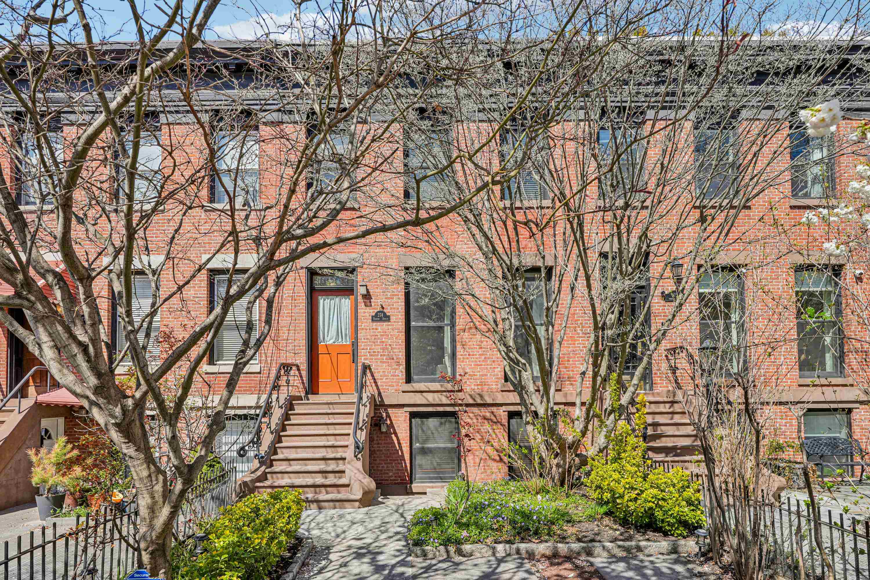 274 4TH ST