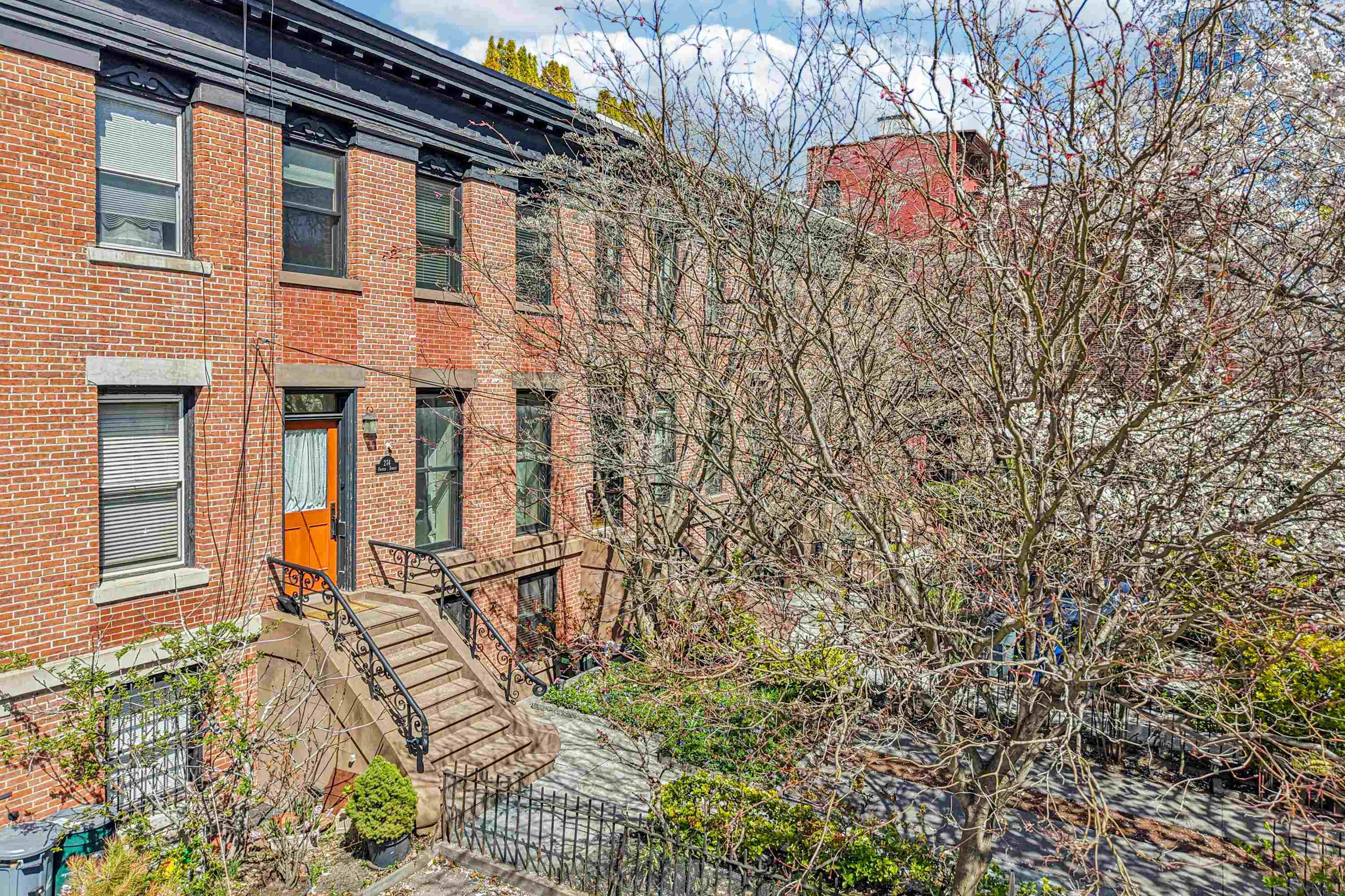 274 4TH ST