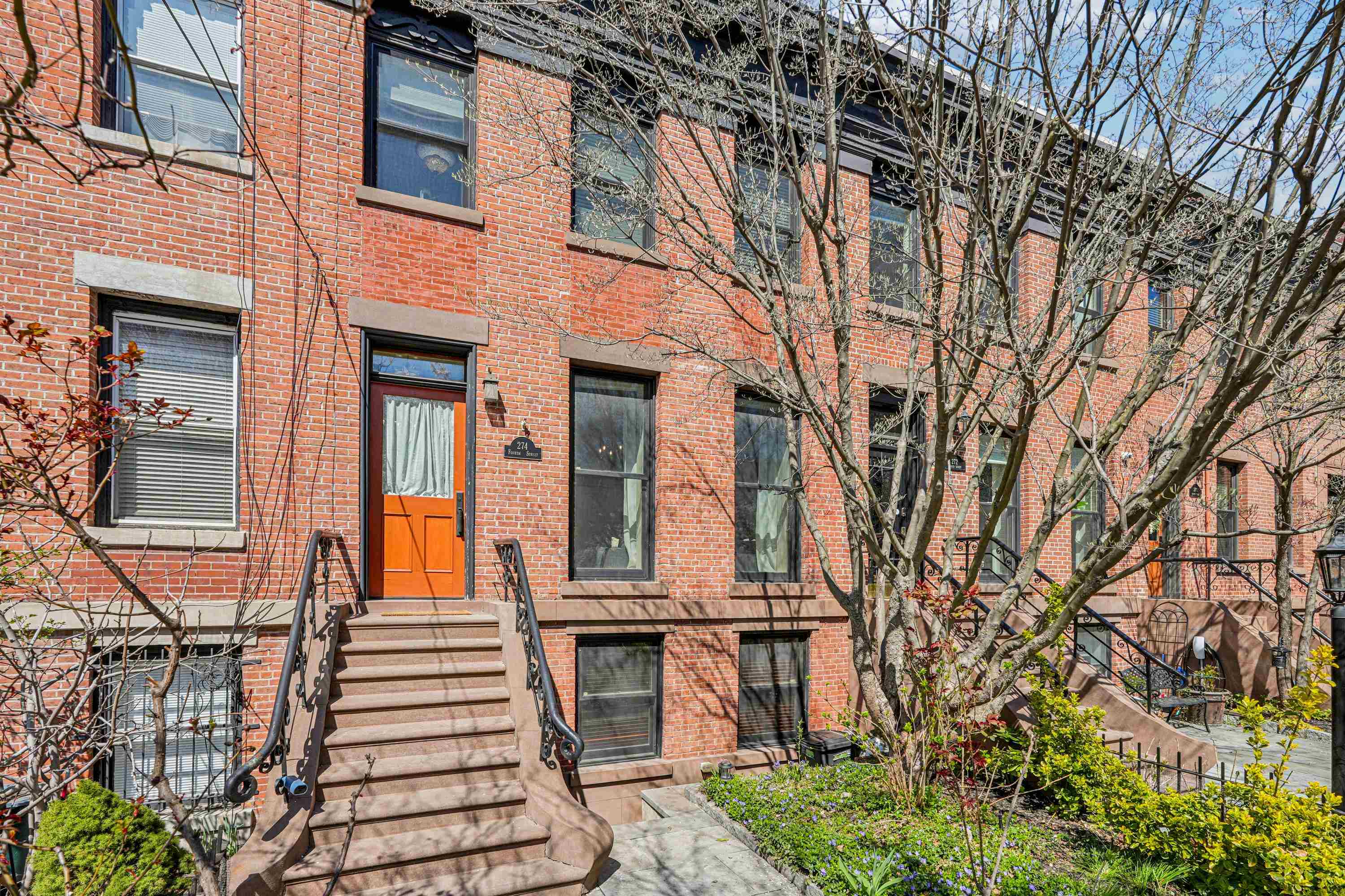 274 4TH ST