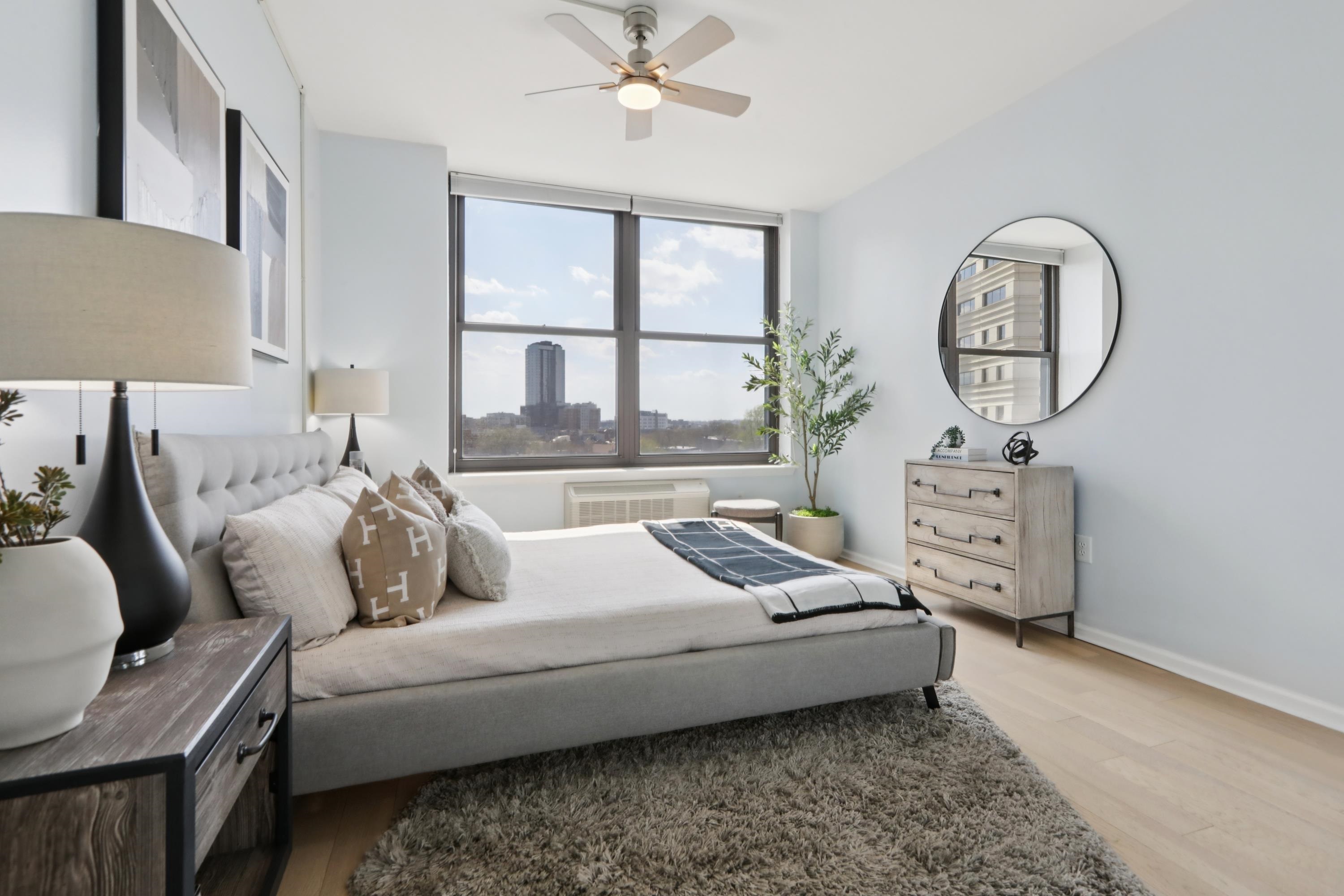 102 CHRISTOPHER COLUMBUS DR Unit: 904