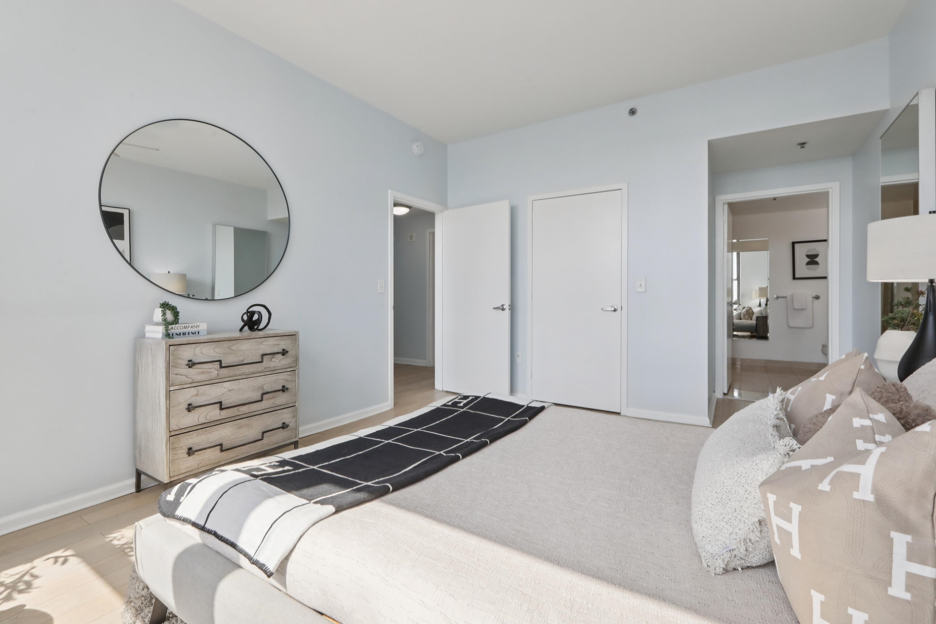 102 CHRISTOPHER COLUMBUS DR Unit: 904