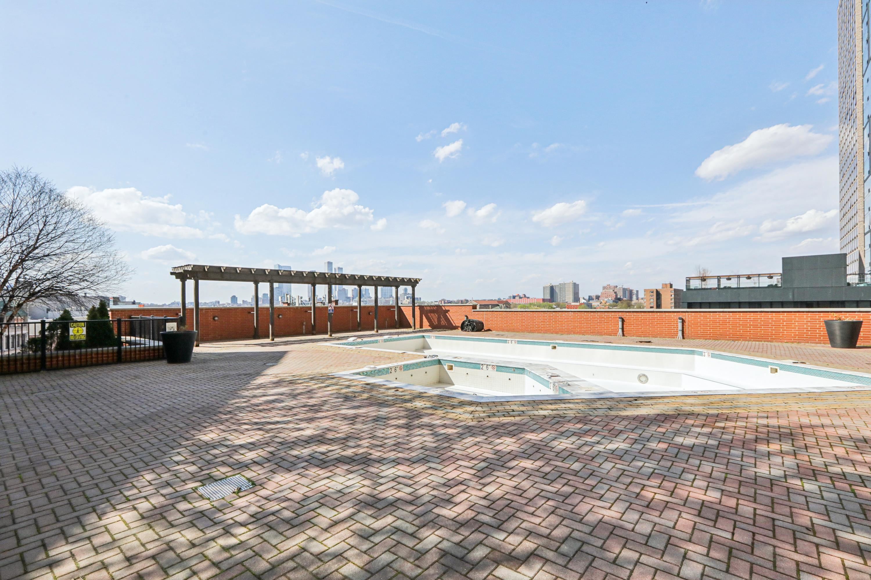 102 CHRISTOPHER COLUMBUS DR Unit: 904