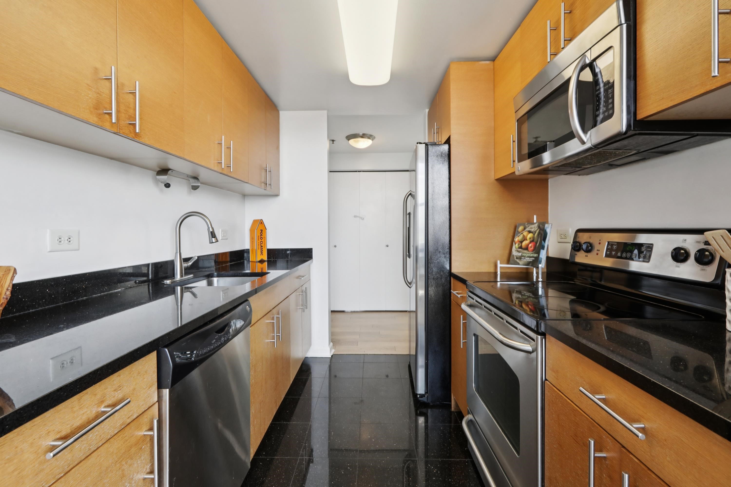 102 CHRISTOPHER COLUMBUS DR Unit: 904