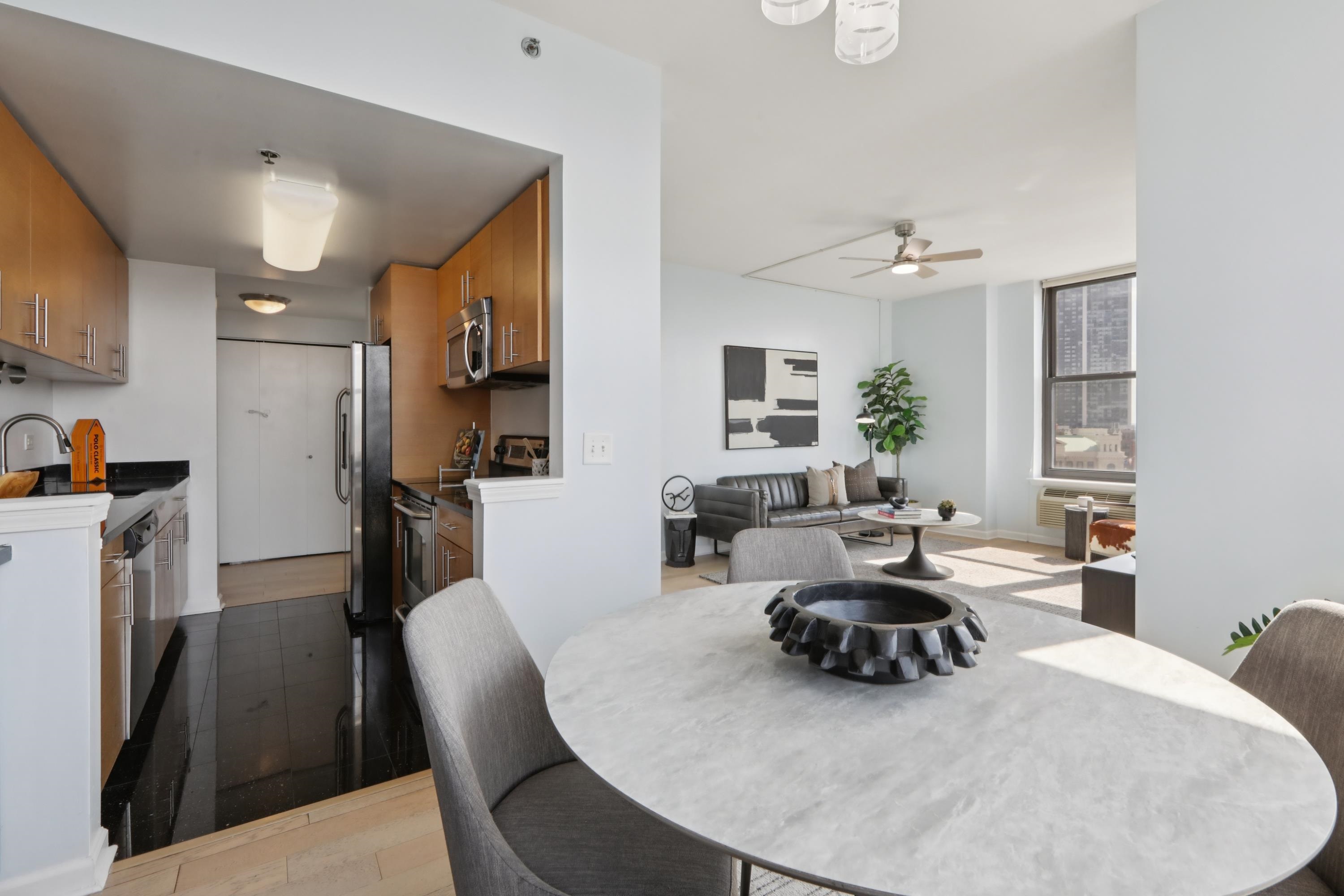 102 CHRISTOPHER COLUMBUS DR Unit: 904