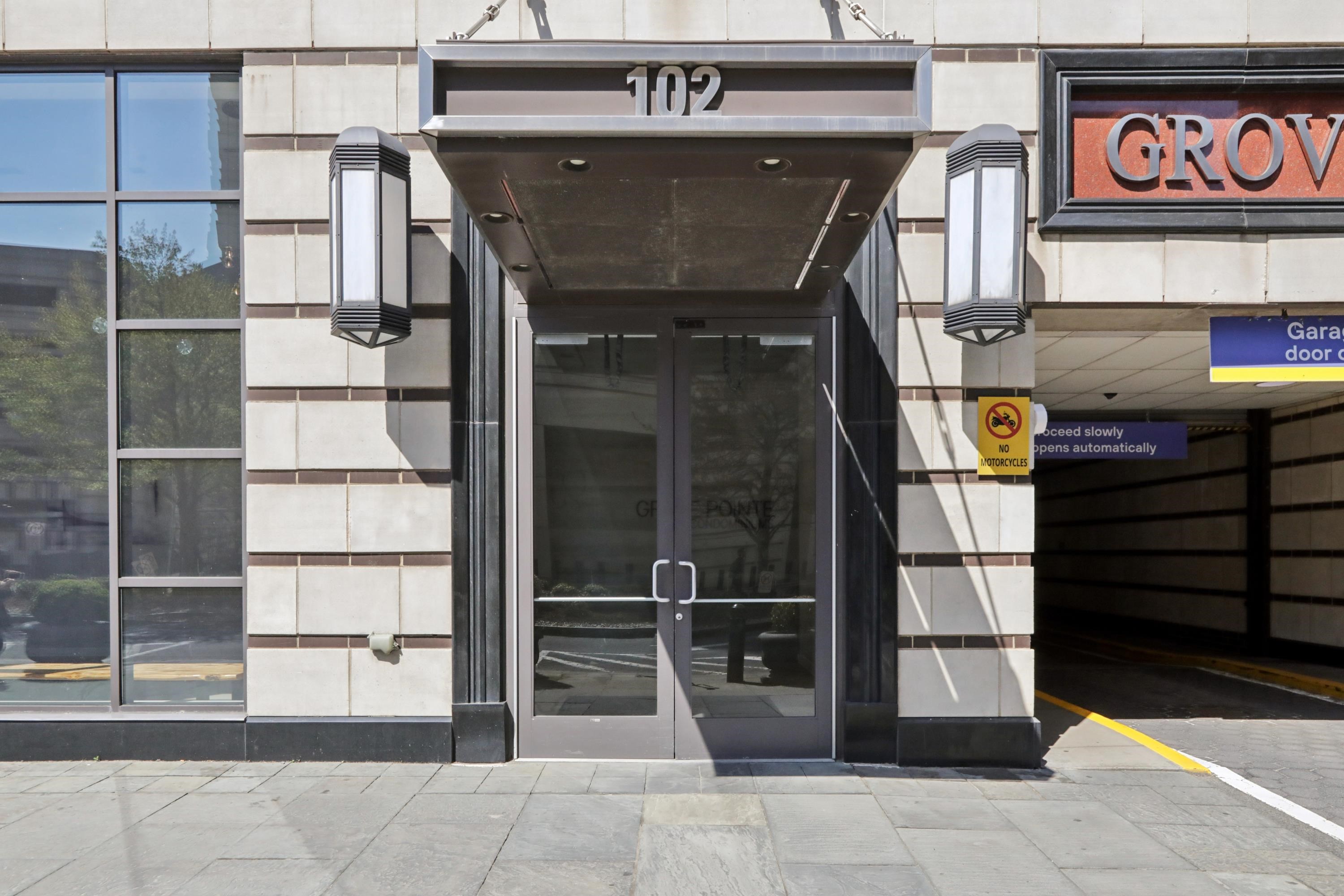 102 CHRISTOPHER COLUMBUS DR Unit: 904