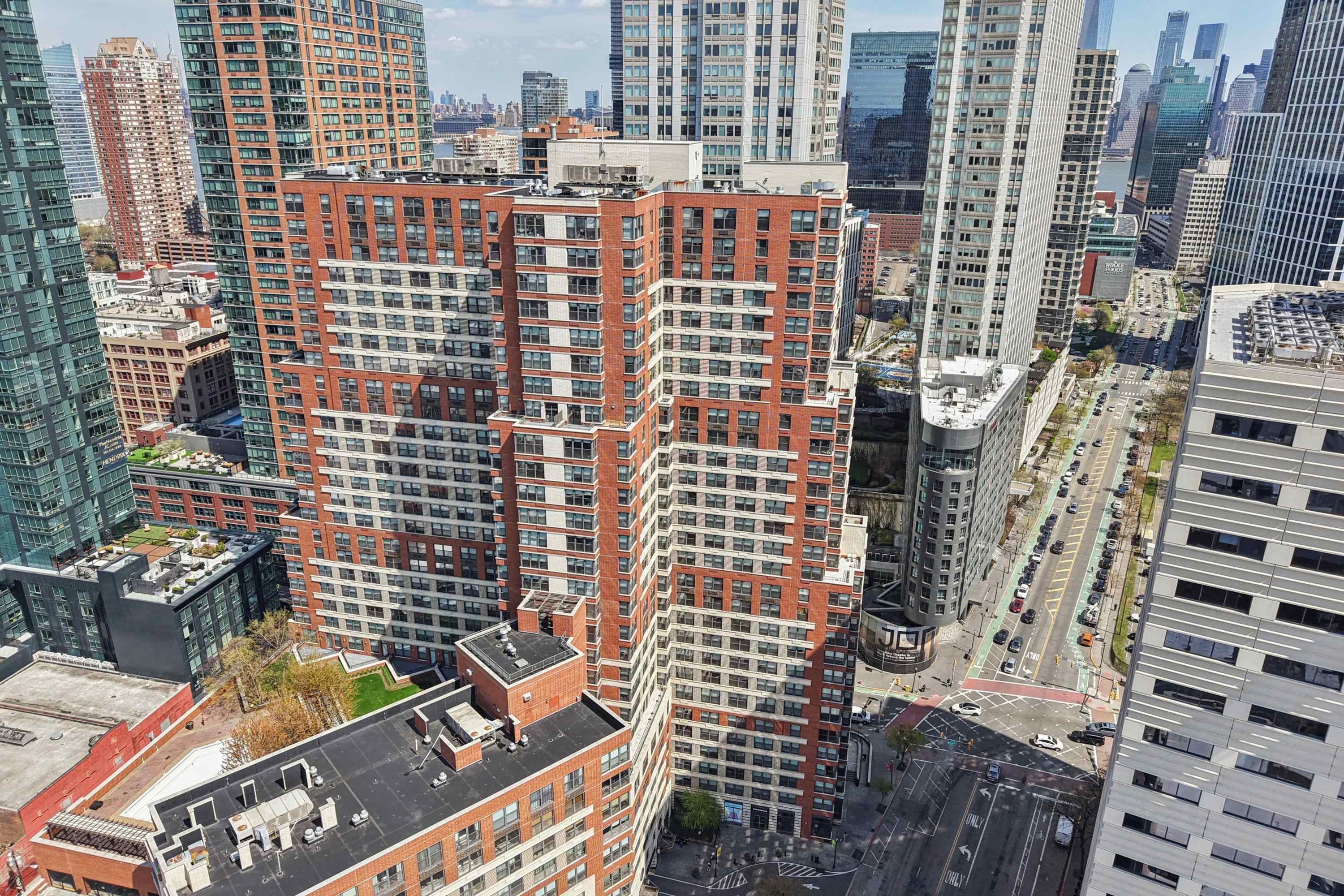 102 CHRISTOPHER COLUMBUS DR Unit: 904