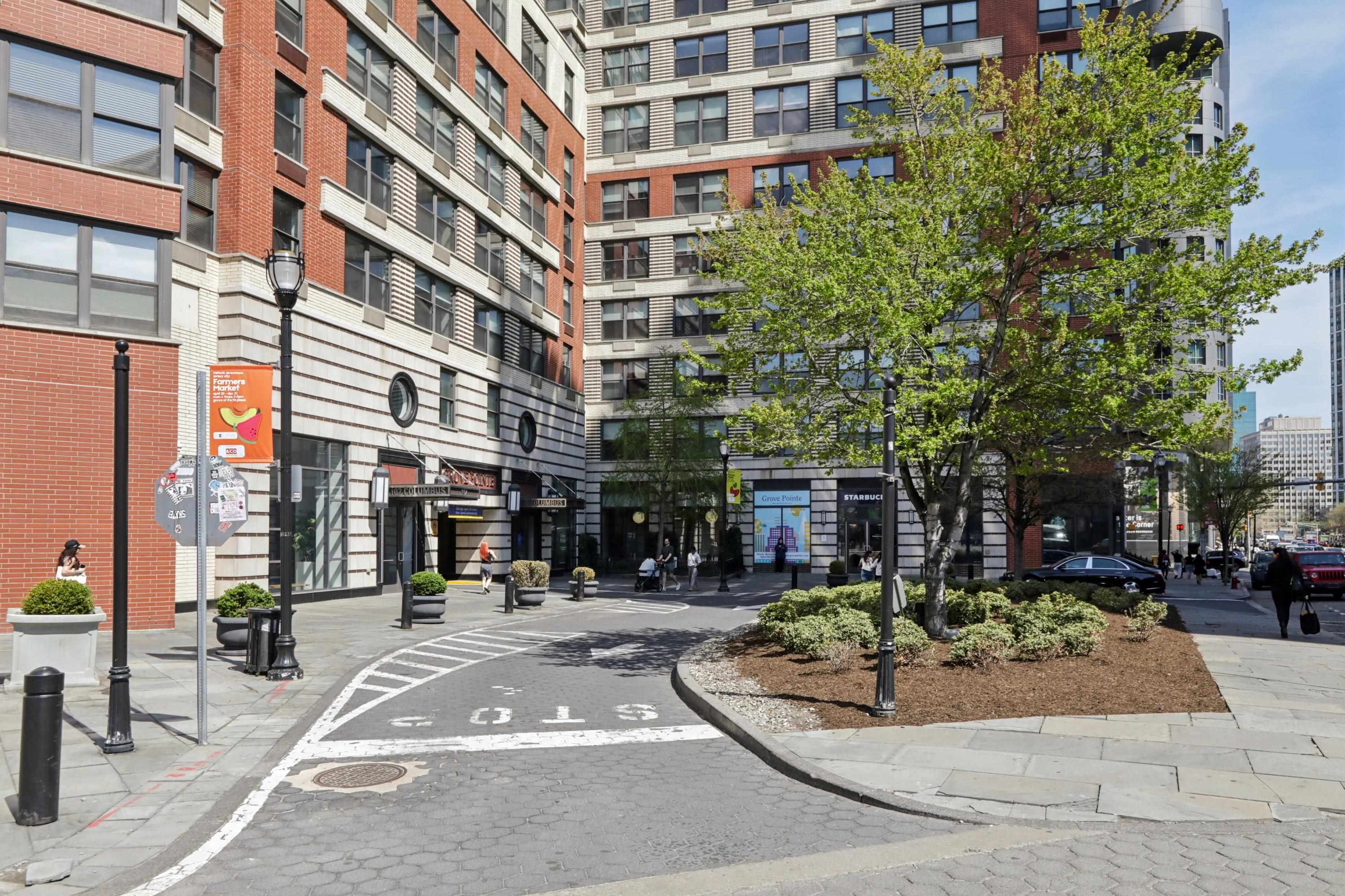 102 CHRISTOPHER COLUMBUS DR Unit: 904