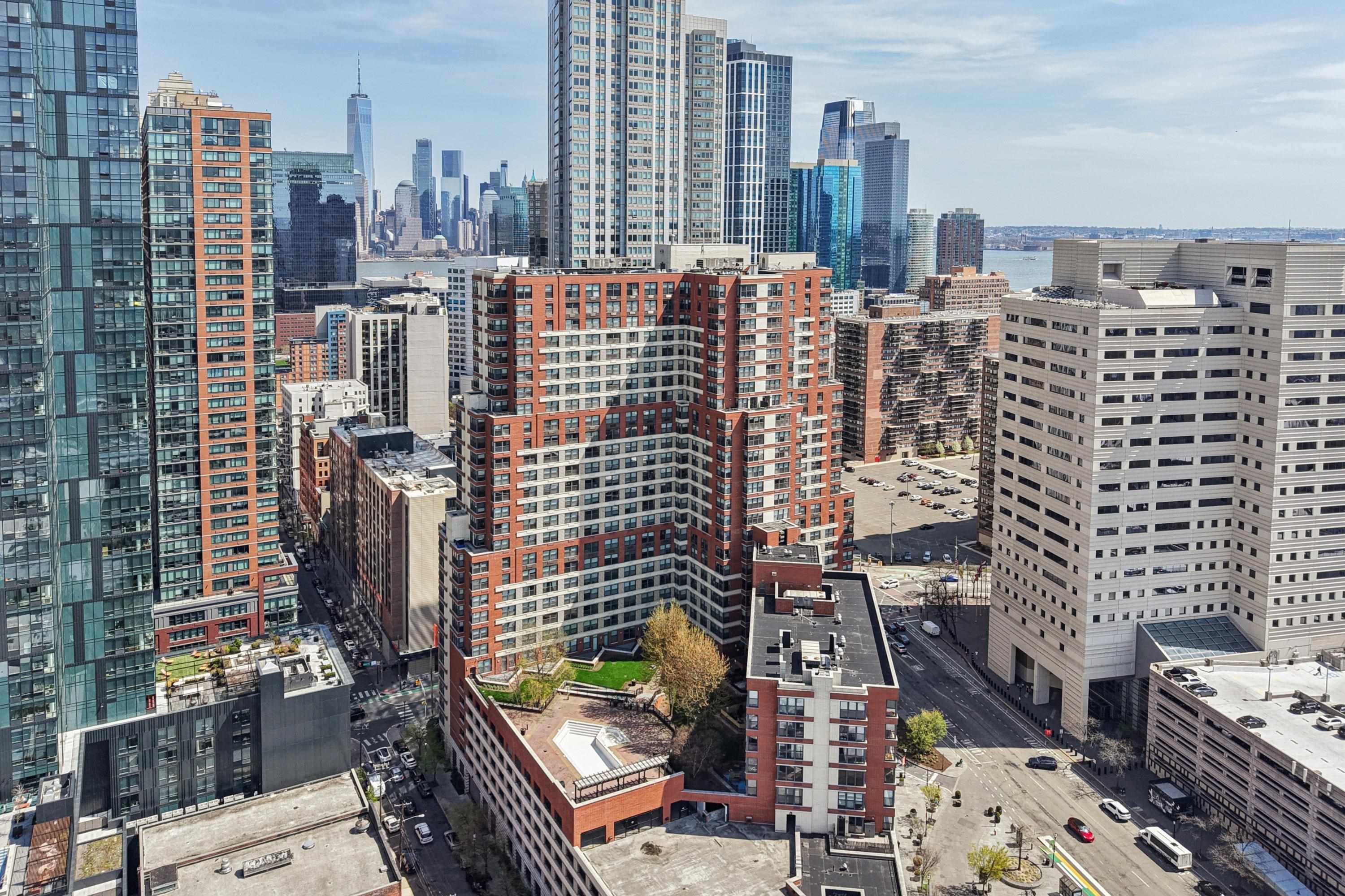 102 CHRISTOPHER COLUMBUS DR Unit: 904