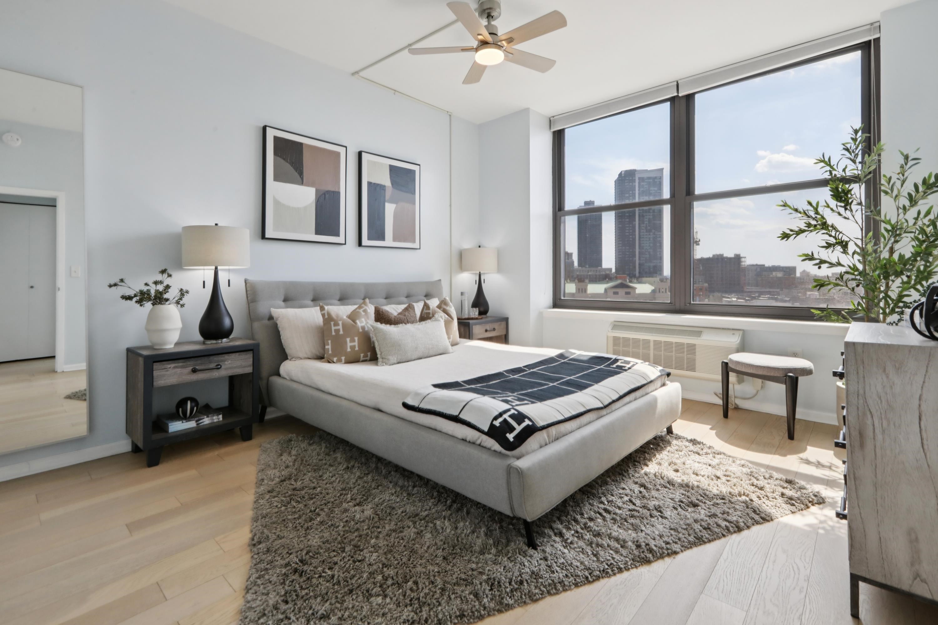 102 CHRISTOPHER COLUMBUS DR Unit: 904