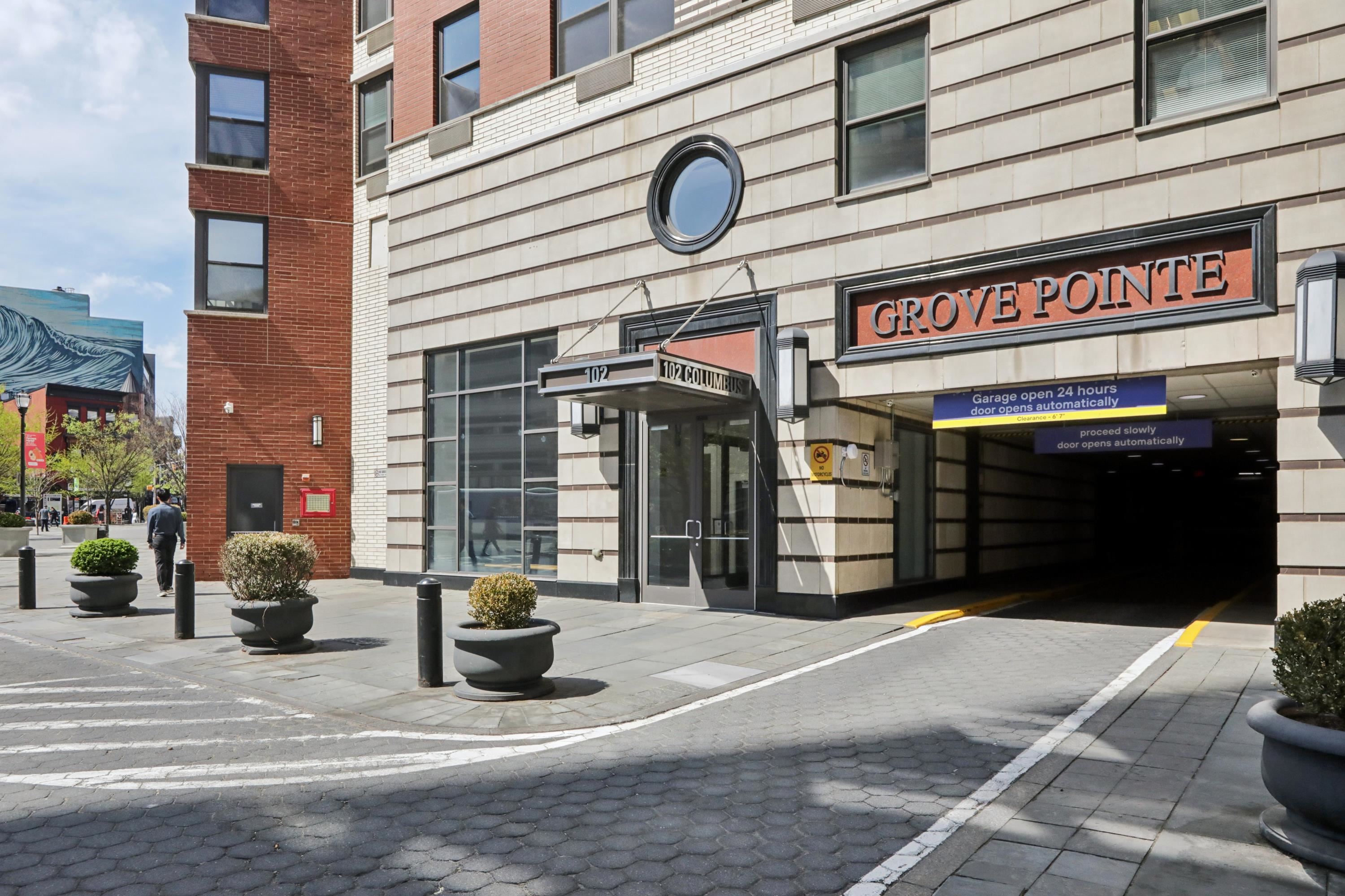 102 CHRISTOPHER COLUMBUS DR Unit: 904