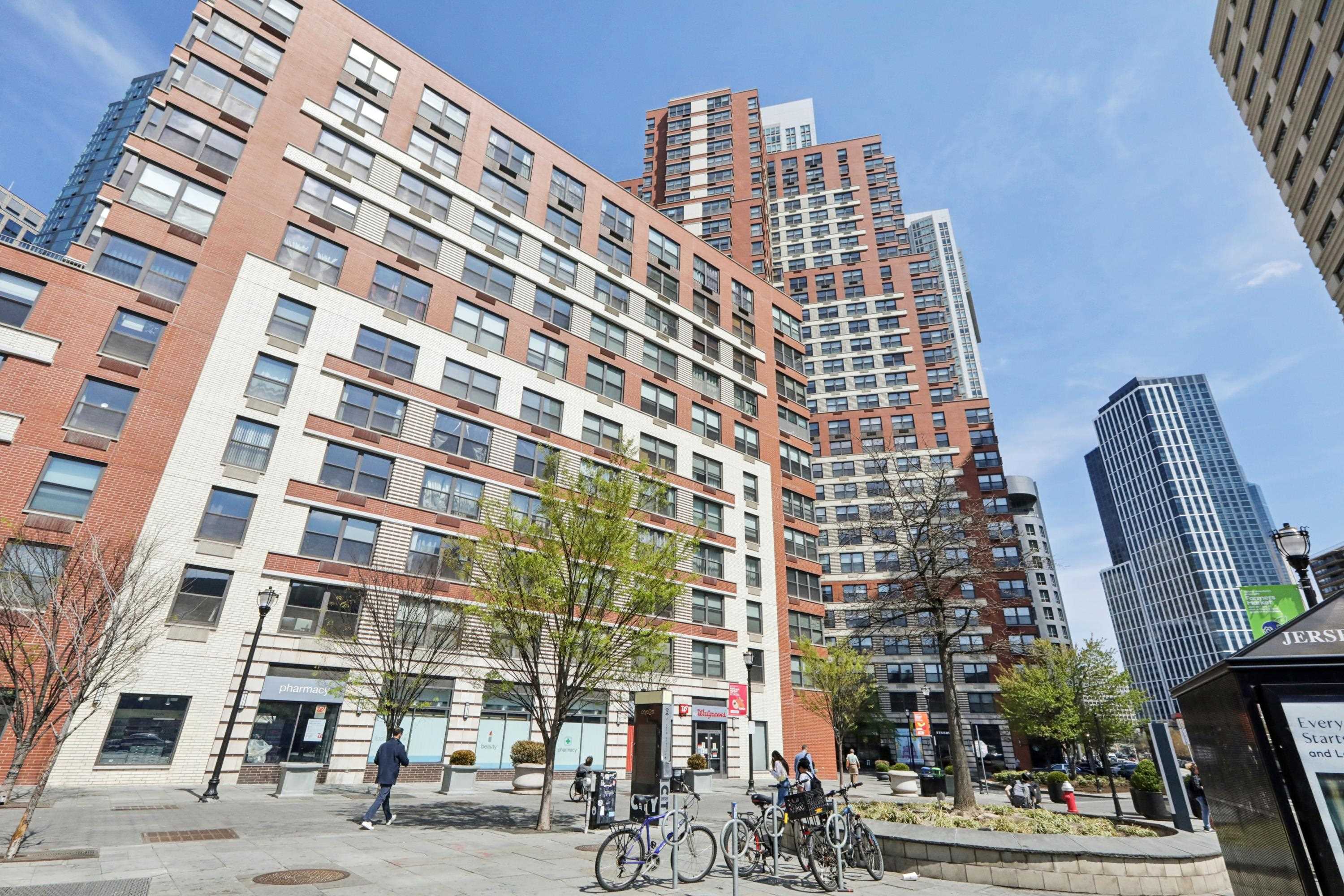 102 CHRISTOPHER COLUMBUS DR Unit: 904