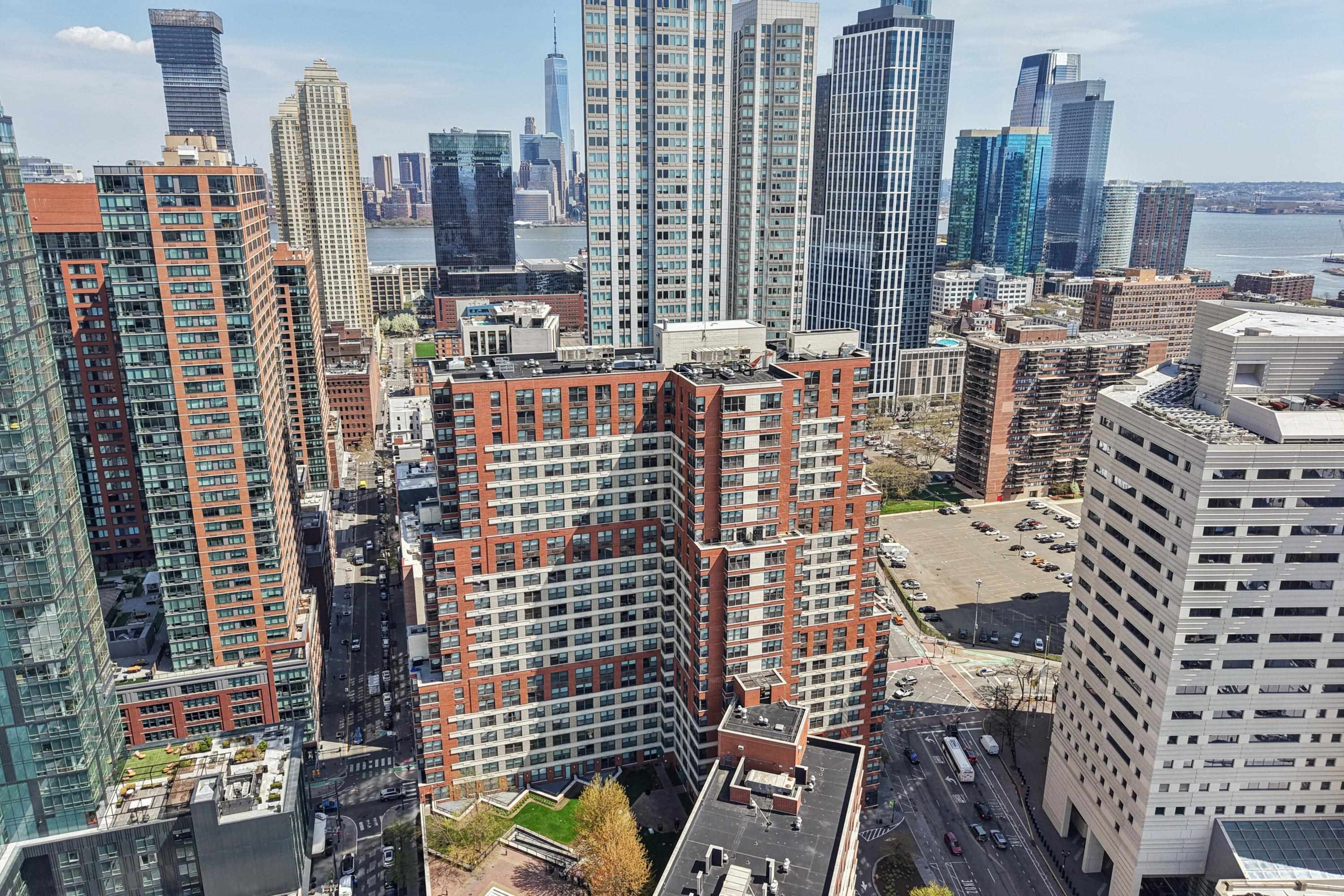 102 CHRISTOPHER COLUMBUS DR Unit: 904