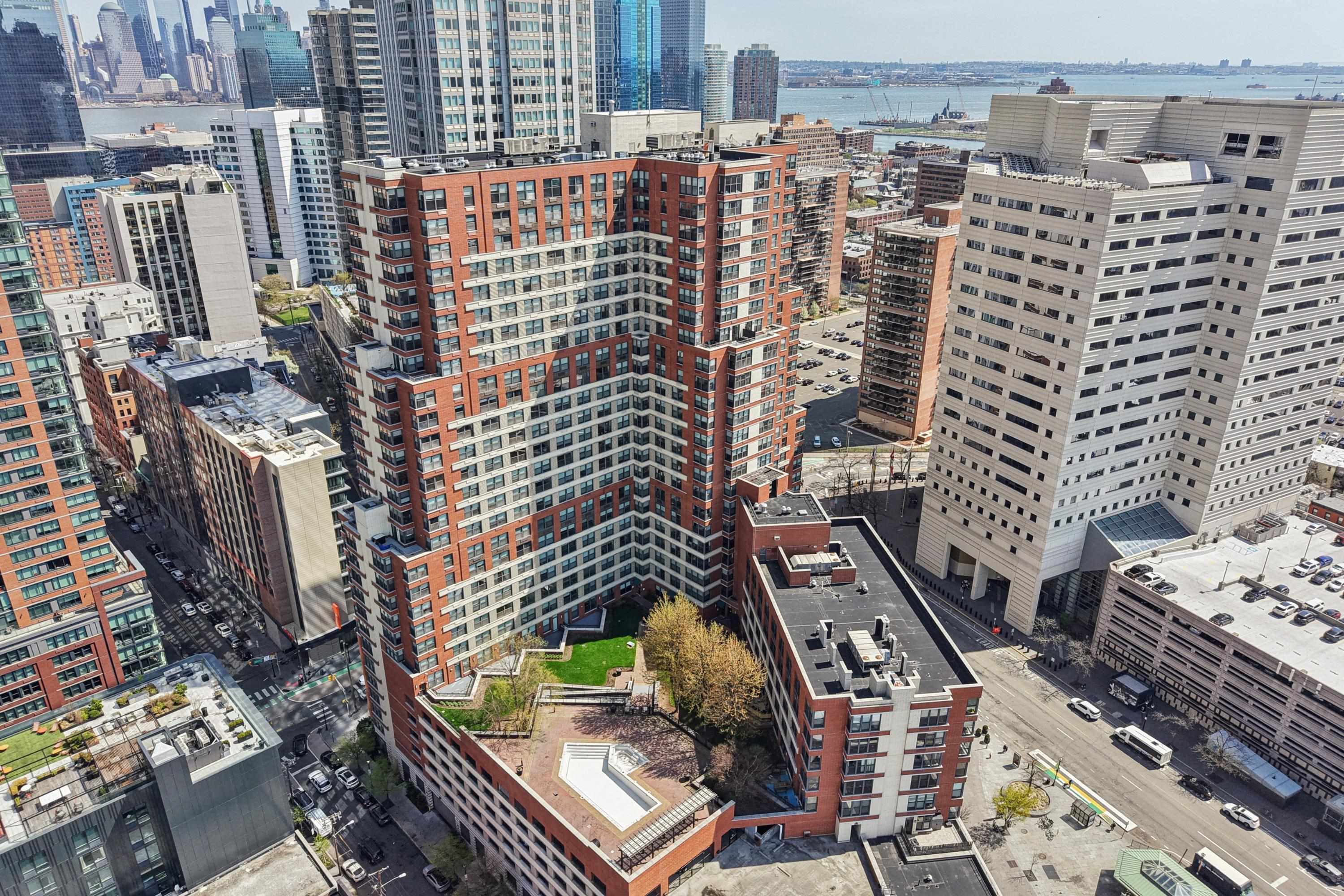 102 CHRISTOPHER COLUMBUS DR Unit: 904