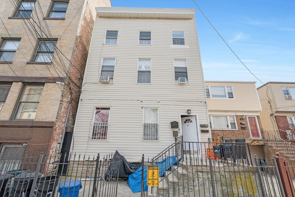 65 ST PAULS AVE Unit: 3